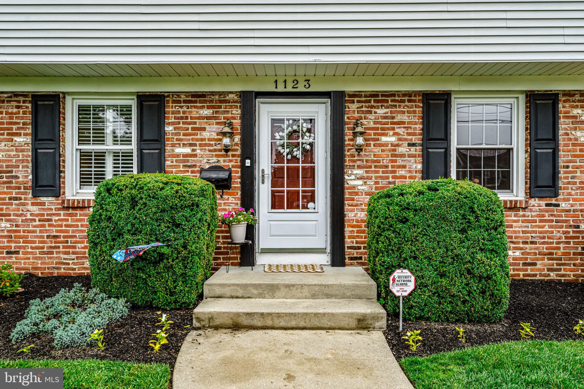 1123 GREENBRIAR ROAD