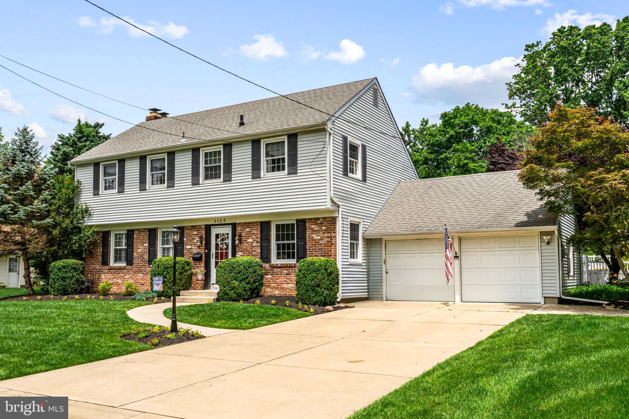 1123 GREENBRIAR ROAD