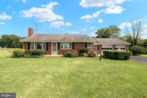 661 BRICKYARD ROAD NEW OXFORD PA 17350