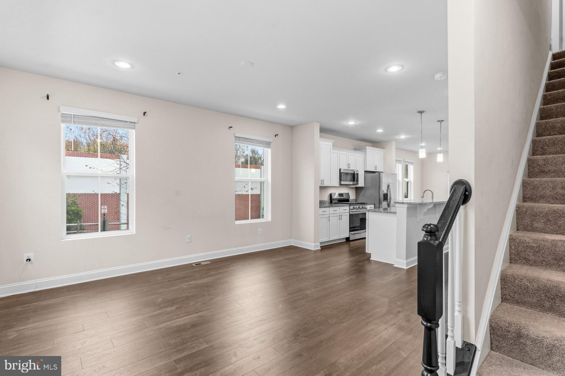 OXFORD SQUARE - Residential