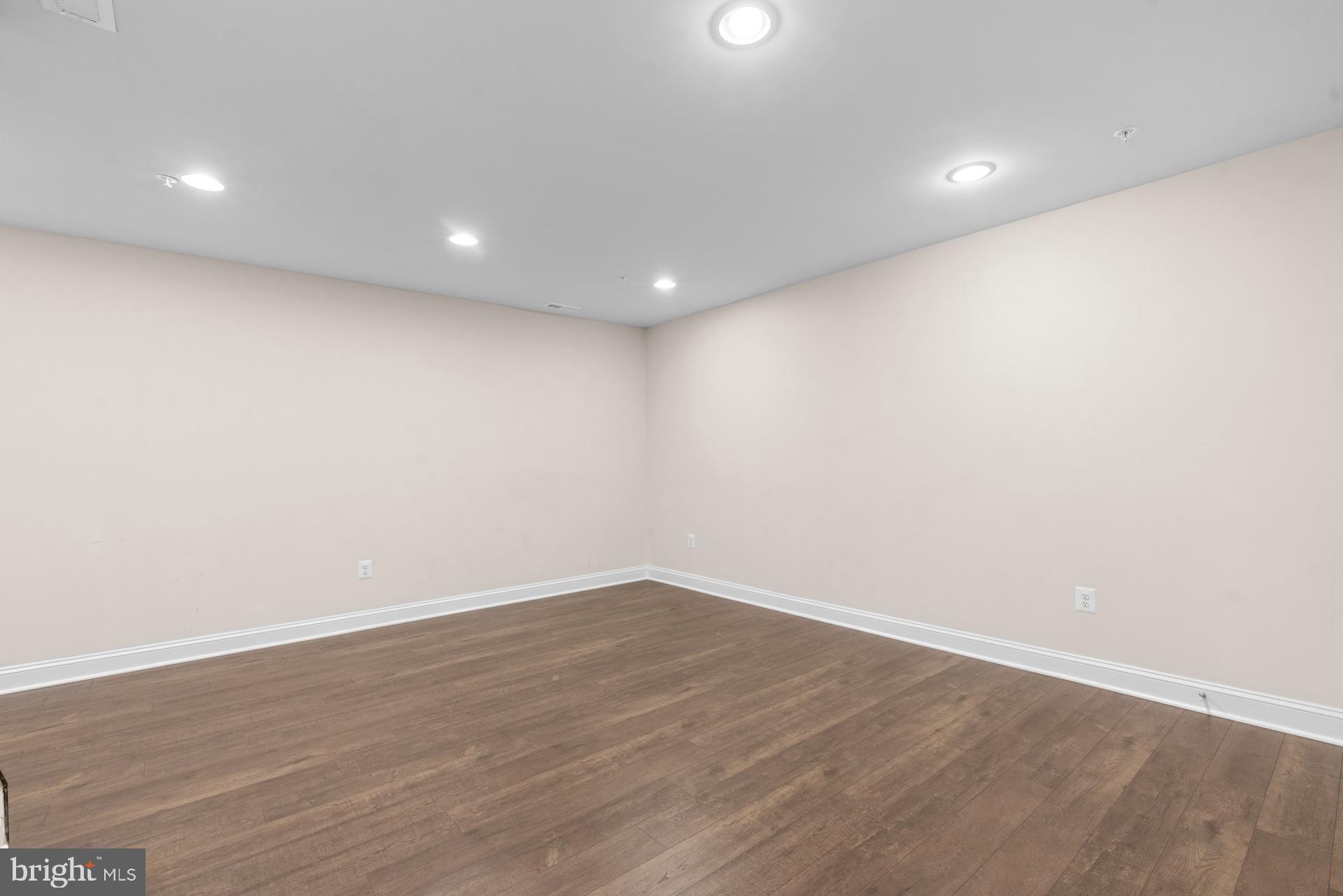 OXFORD SQUARE - Residential