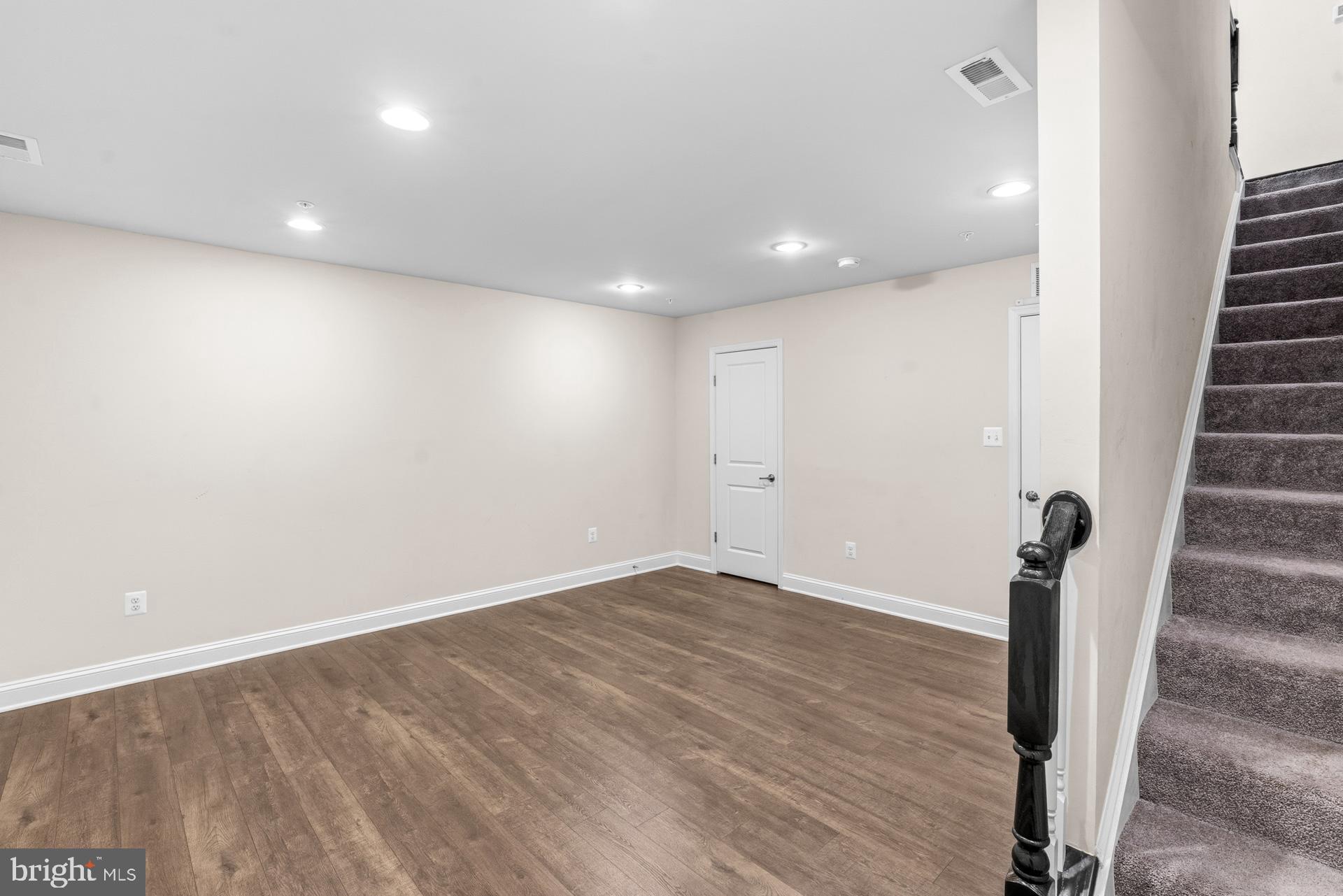 OXFORD SQUARE - Residential