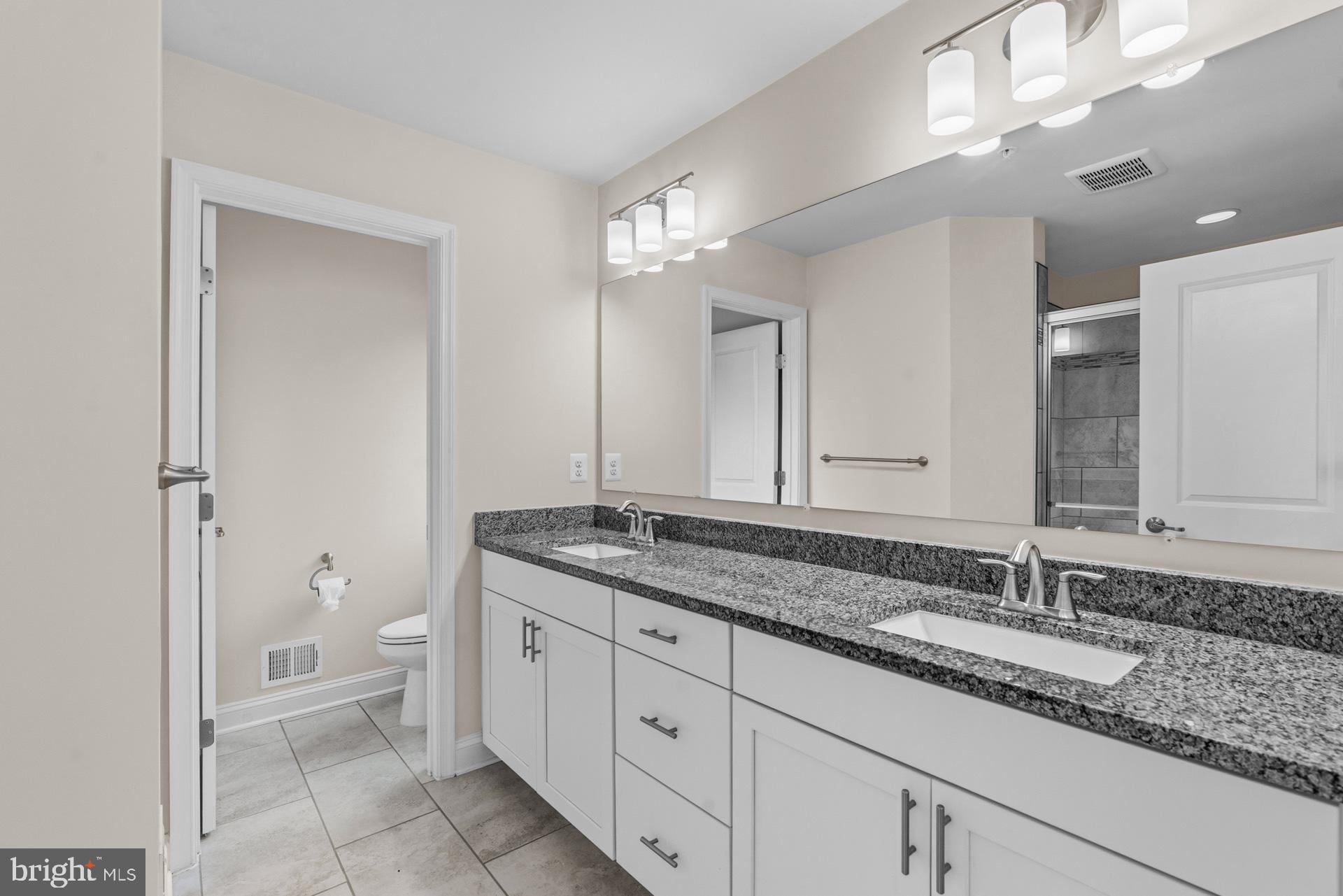 OXFORD SQUARE - Residential