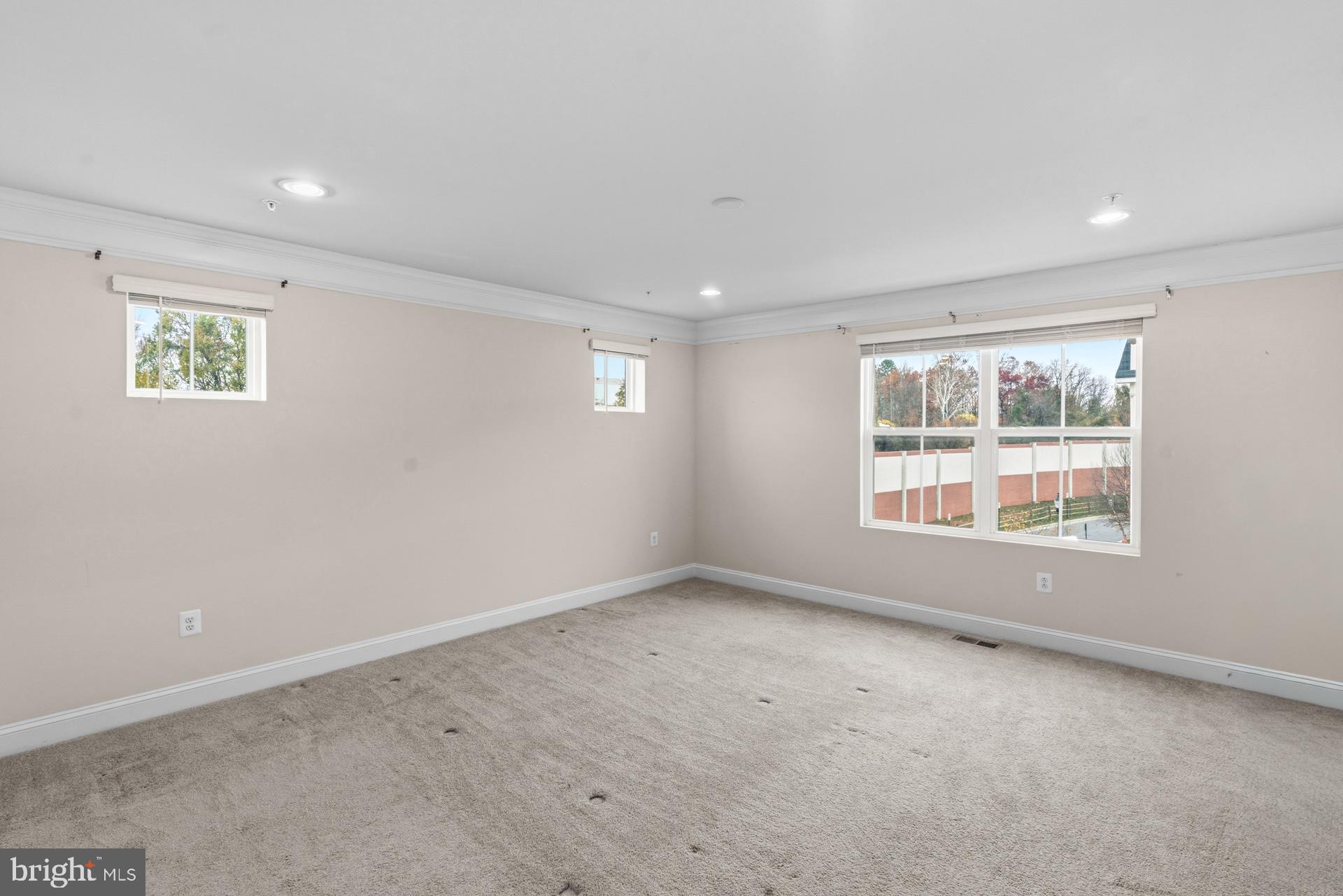 OXFORD SQUARE - Residential