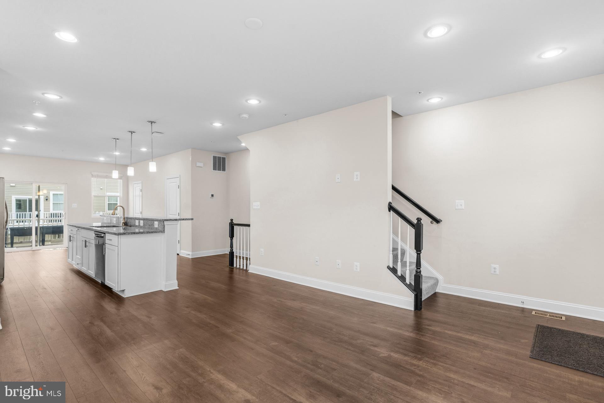 OXFORD SQUARE - Residential