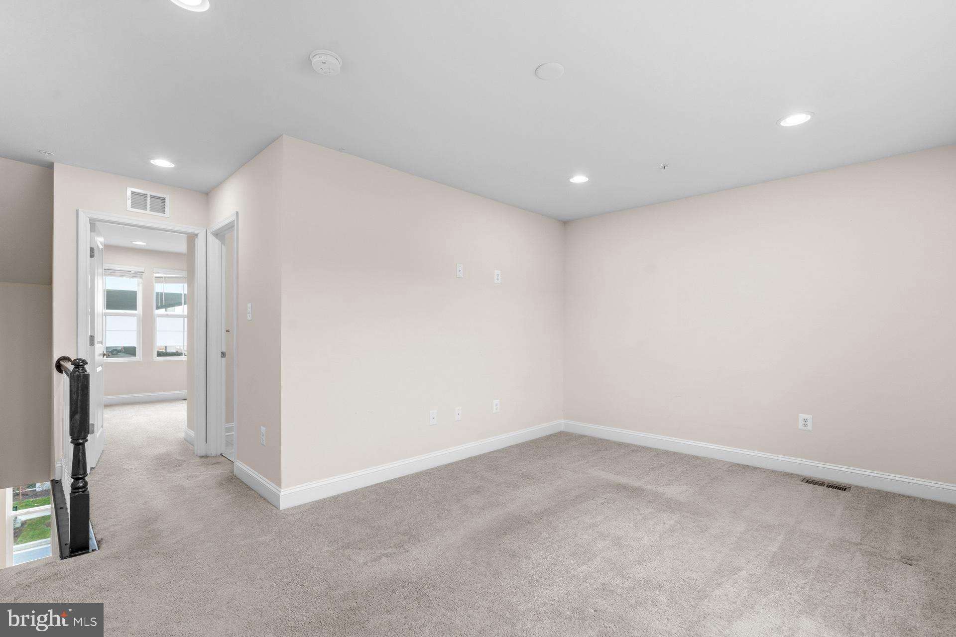 OXFORD SQUARE - Residential