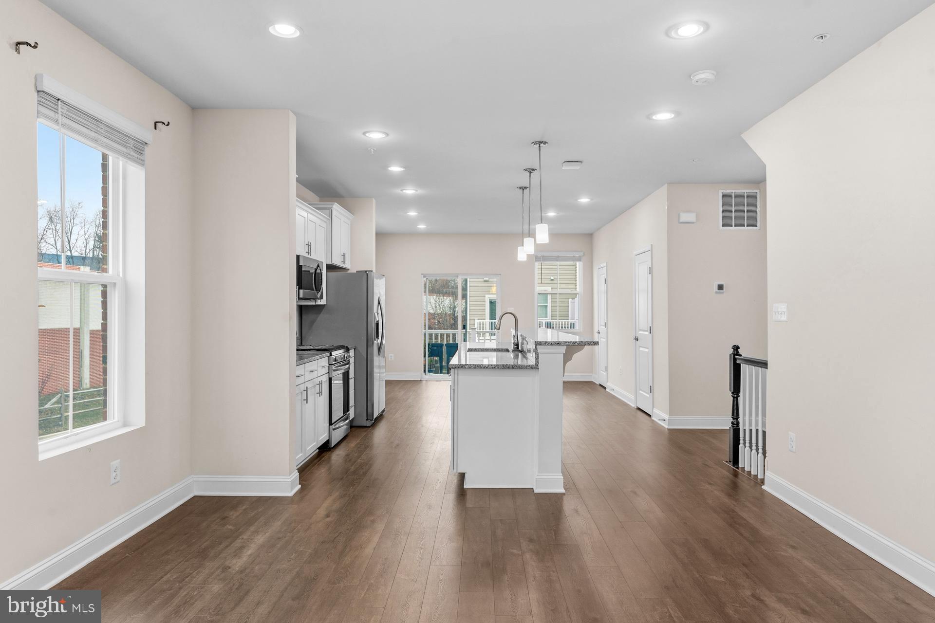 OXFORD SQUARE - Residential