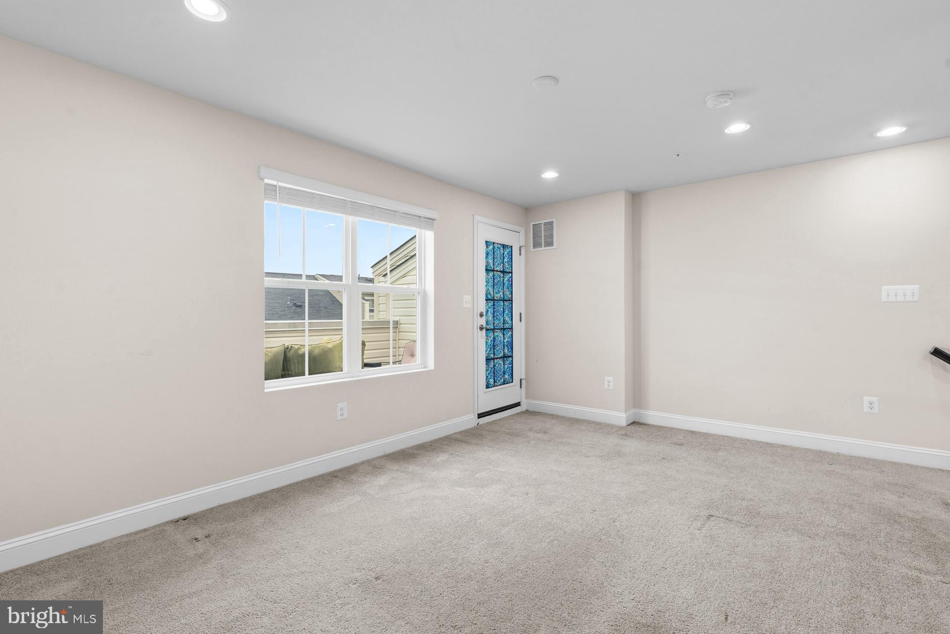 OXFORD SQUARE - Residential