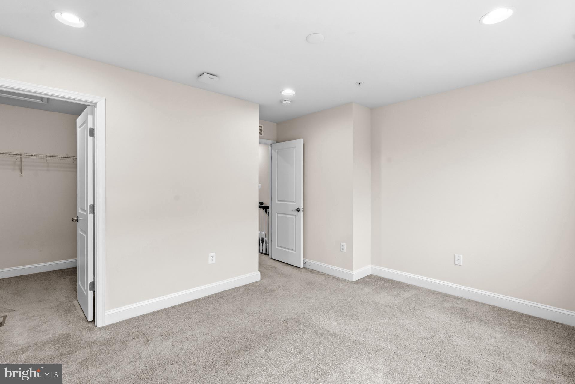 OXFORD SQUARE - Residential