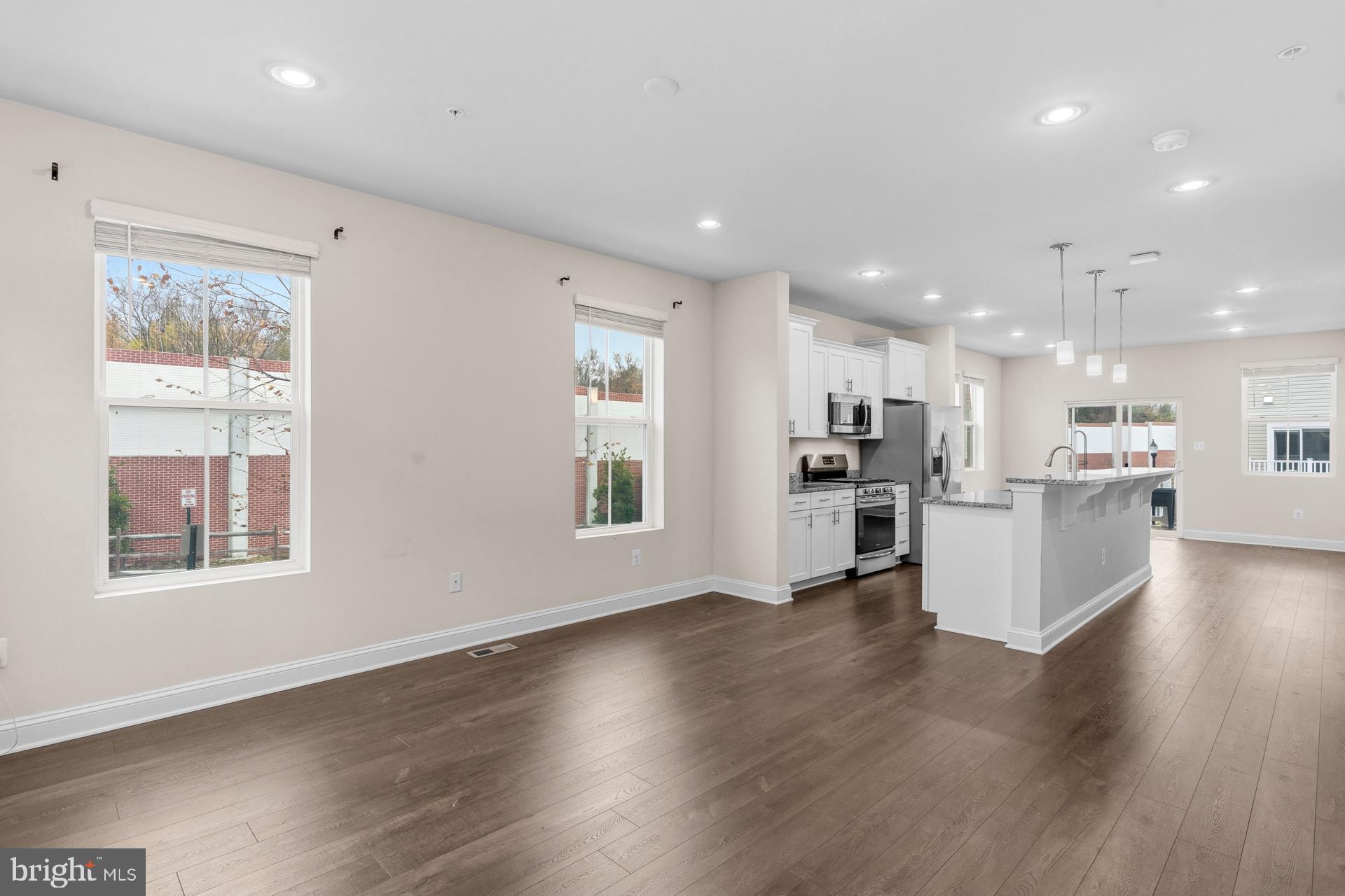 OXFORD SQUARE - Residential