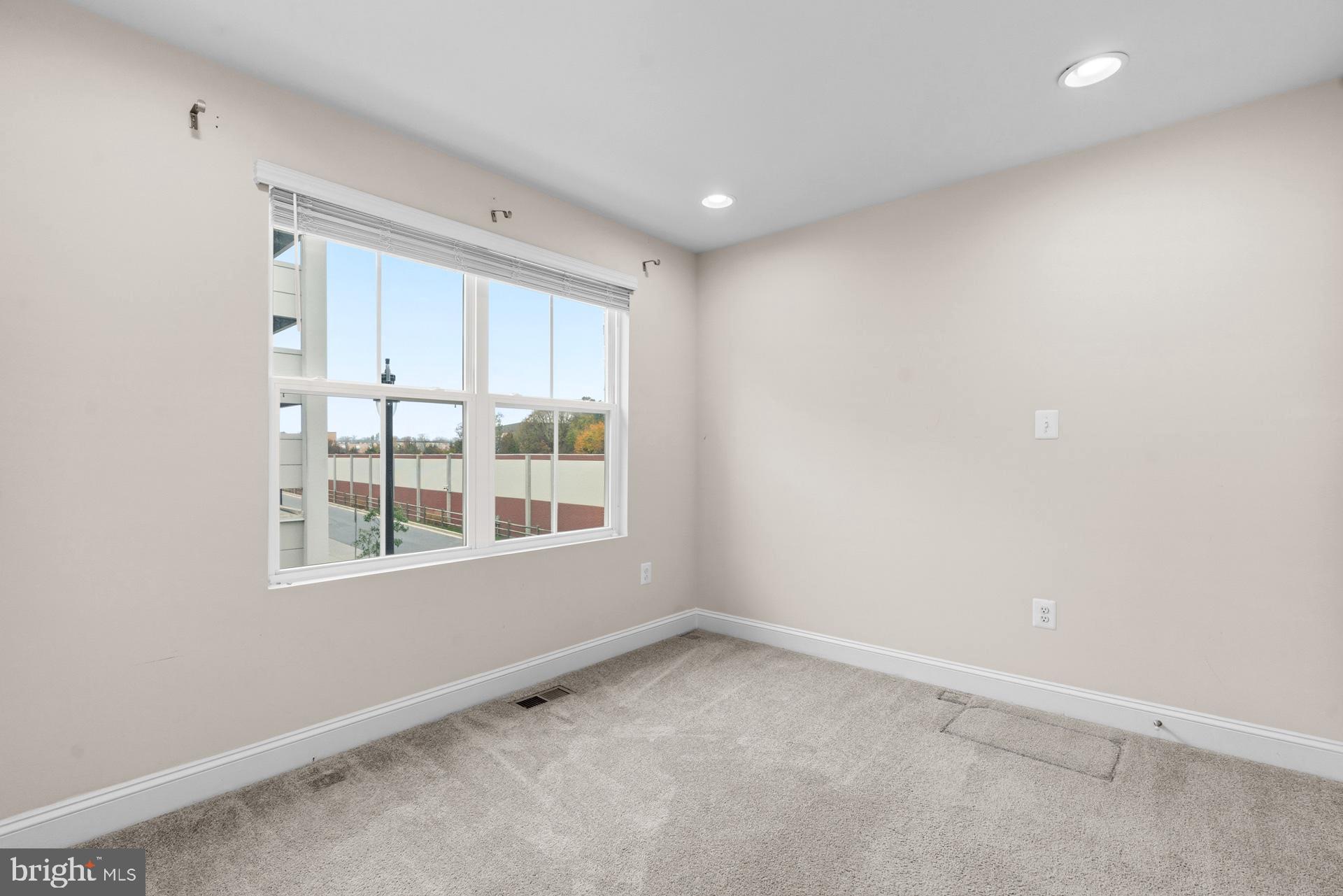 OXFORD SQUARE - Residential