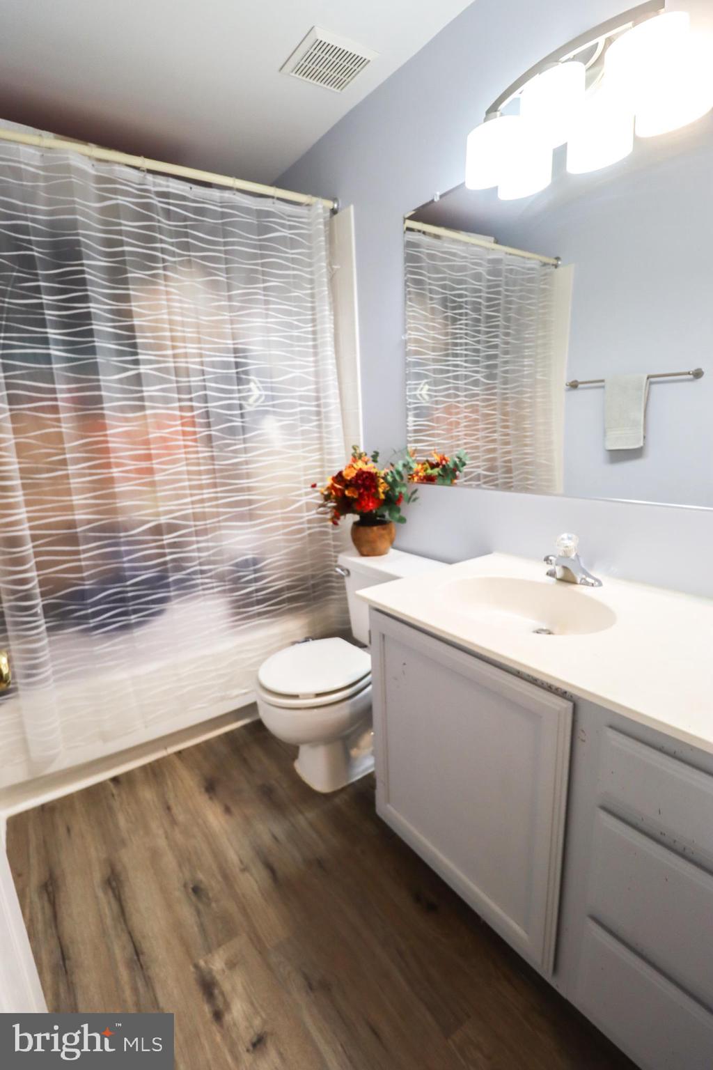 RIVER OAKS - Residential