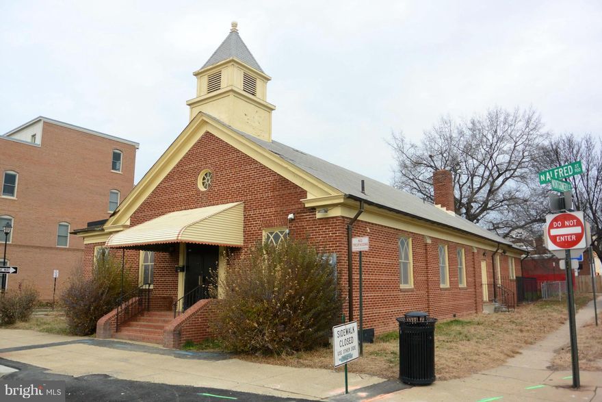 RARE OPPORTUNITY to purchase a CHURCH in OLD TOWN!  Located in the center of new MILLION dollar homes!  Estimated to be approximately 4000 sf.  Lots 901,903,and 905 and Lot 521 Montgomery included in sale.  Exact year built unknown.  Currently tax exempt.  RB zoning allows for single and multi family homes, Townhomes, Church, Day care, School, nursing or convalescent home or hospice.  Sold "as is"