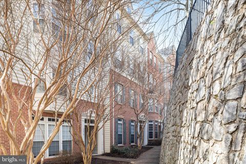 Condo For Sale - 2464 Eastbourne Drive<br/> Prince William County, WOODBRIDGE, VA 22191