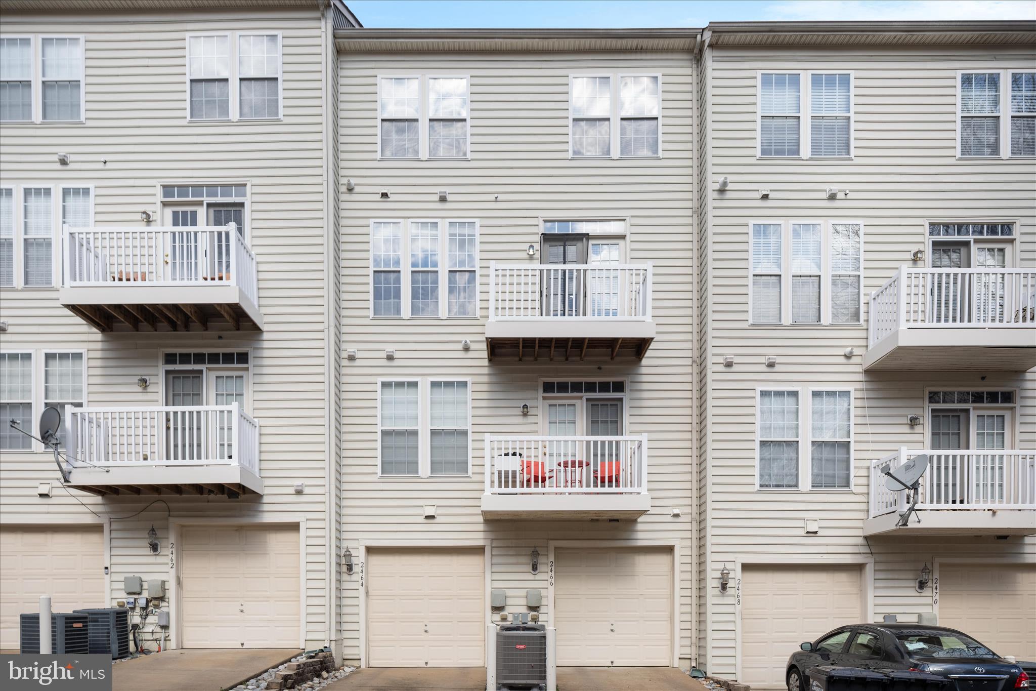 2464 EASTBOURNE DRIVE