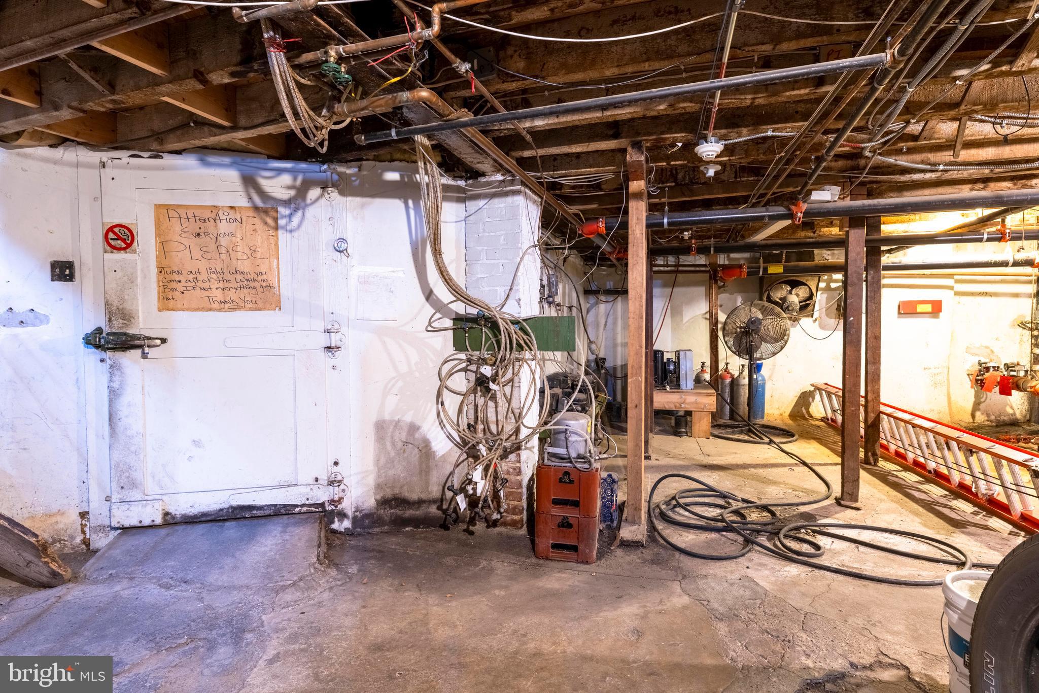 FELTONVILLE - Commercial Sale