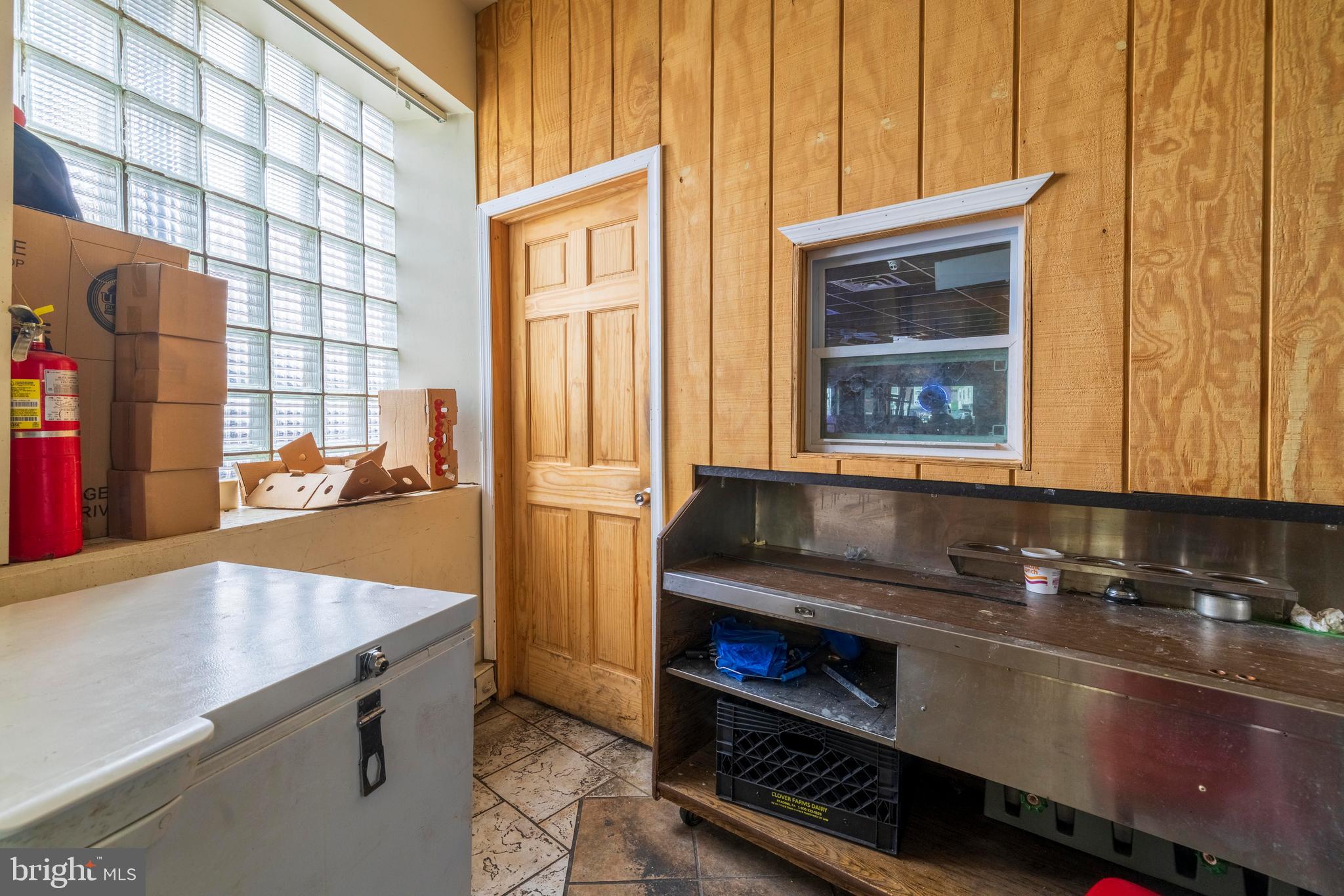 FELTONVILLE - Commercial Sale