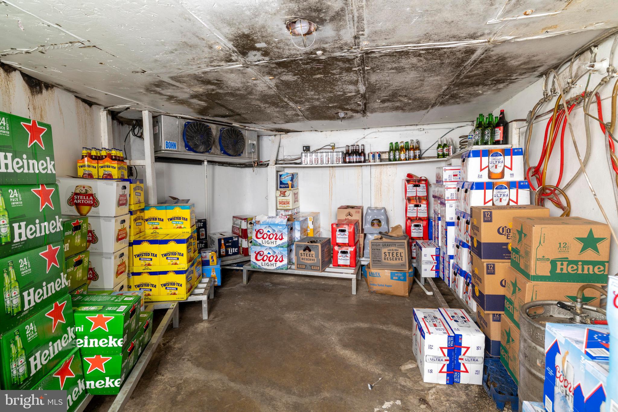 FELTONVILLE - Commercial Sale