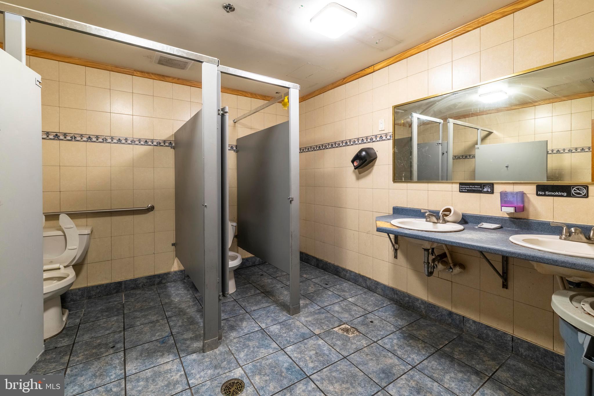 FELTONVILLE - Commercial Sale