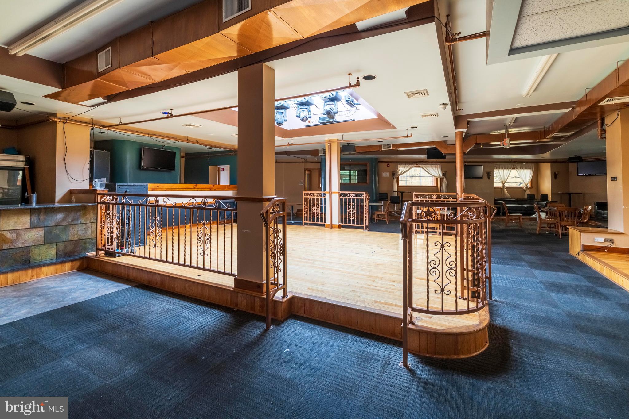 FELTONVILLE - Commercial Sale