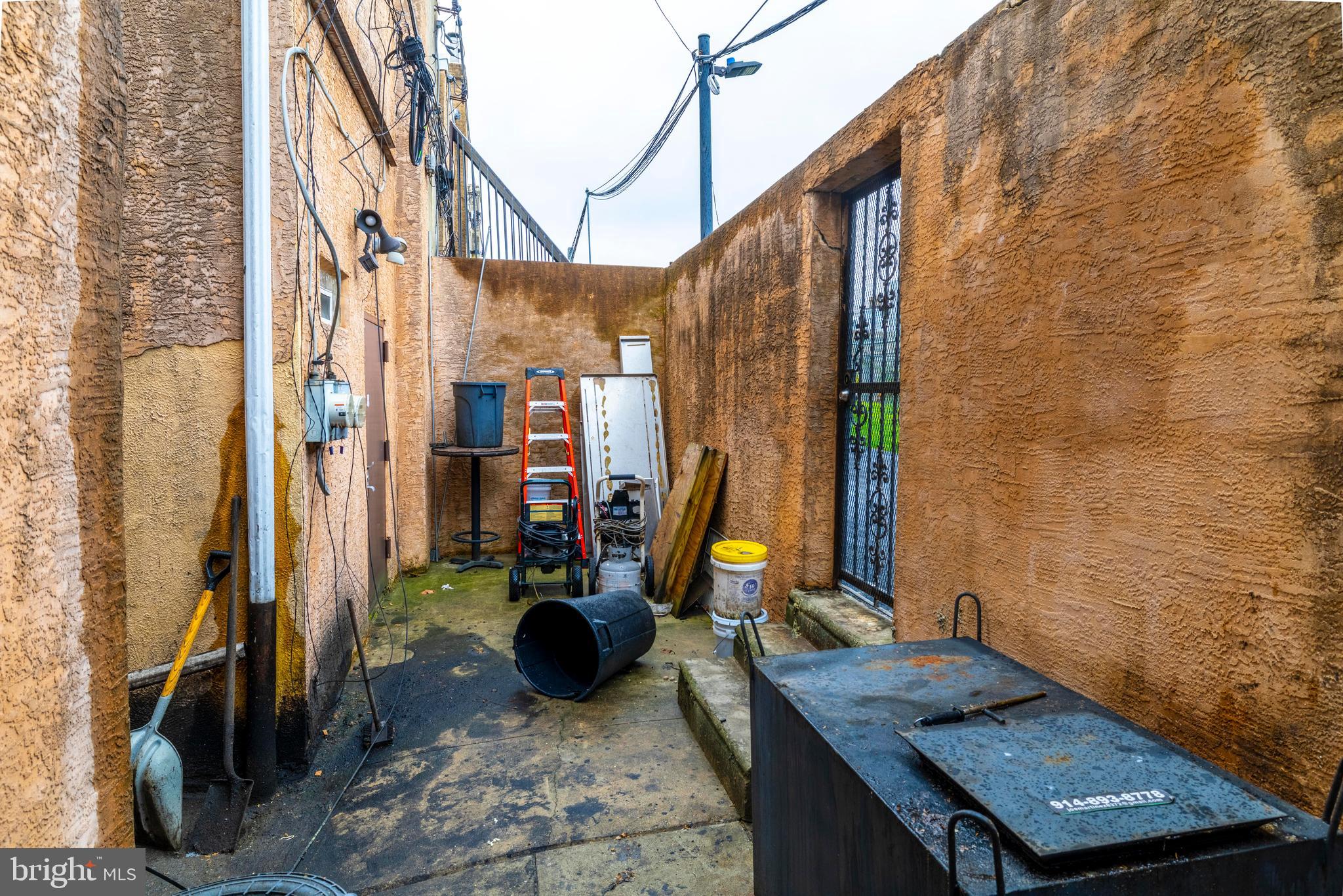 FELTONVILLE - Commercial Sale