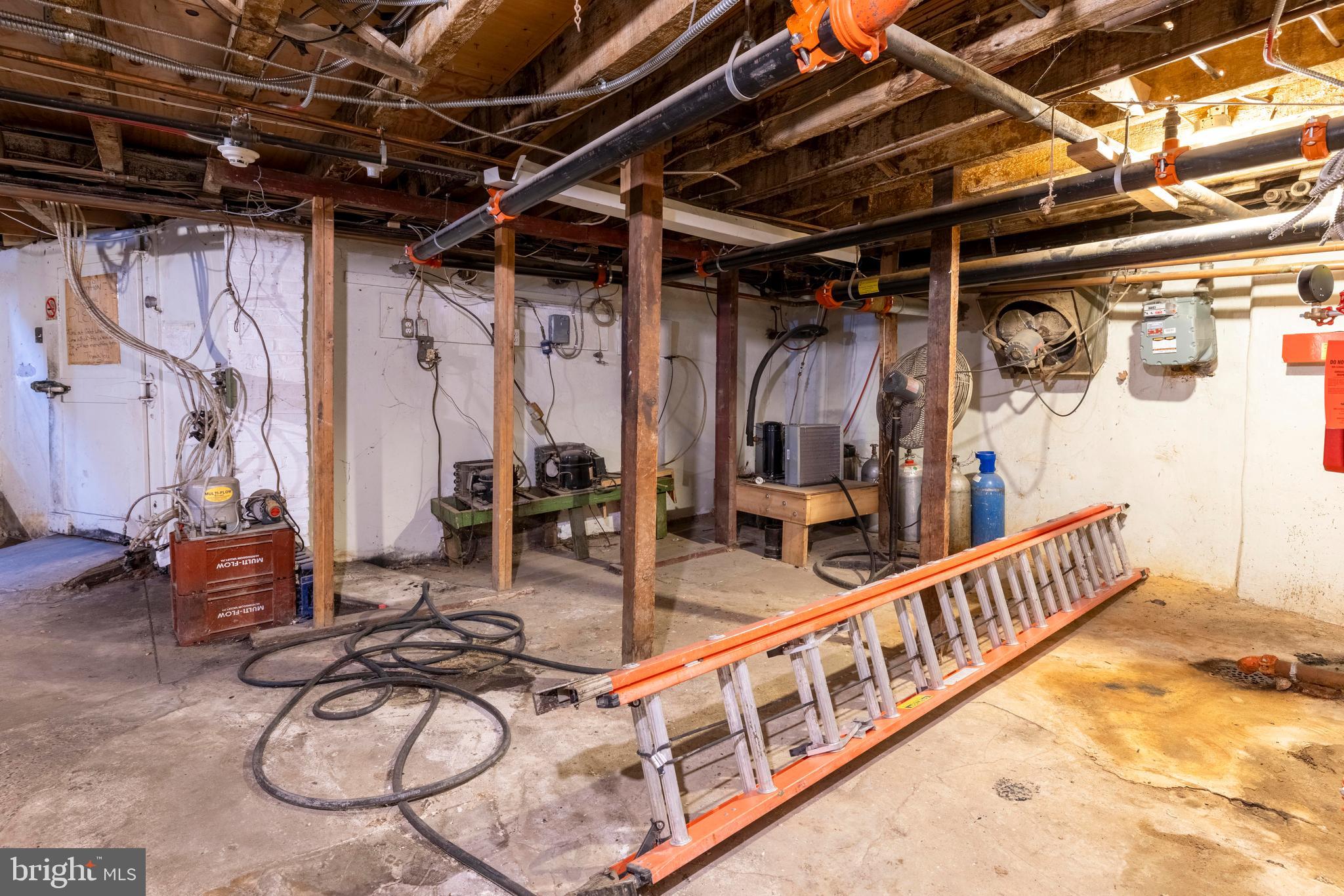 FELTONVILLE - Commercial Sale