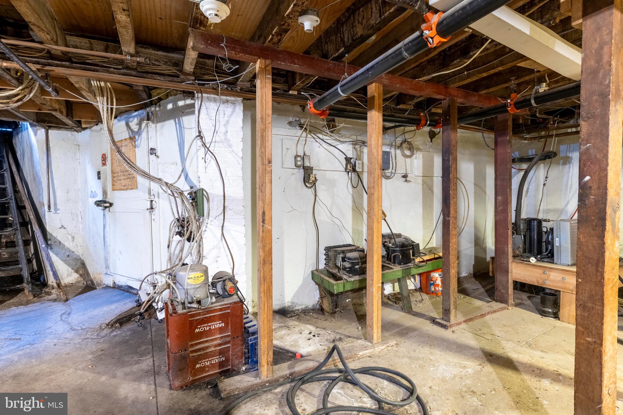 FELTONVILLE - Commercial Sale