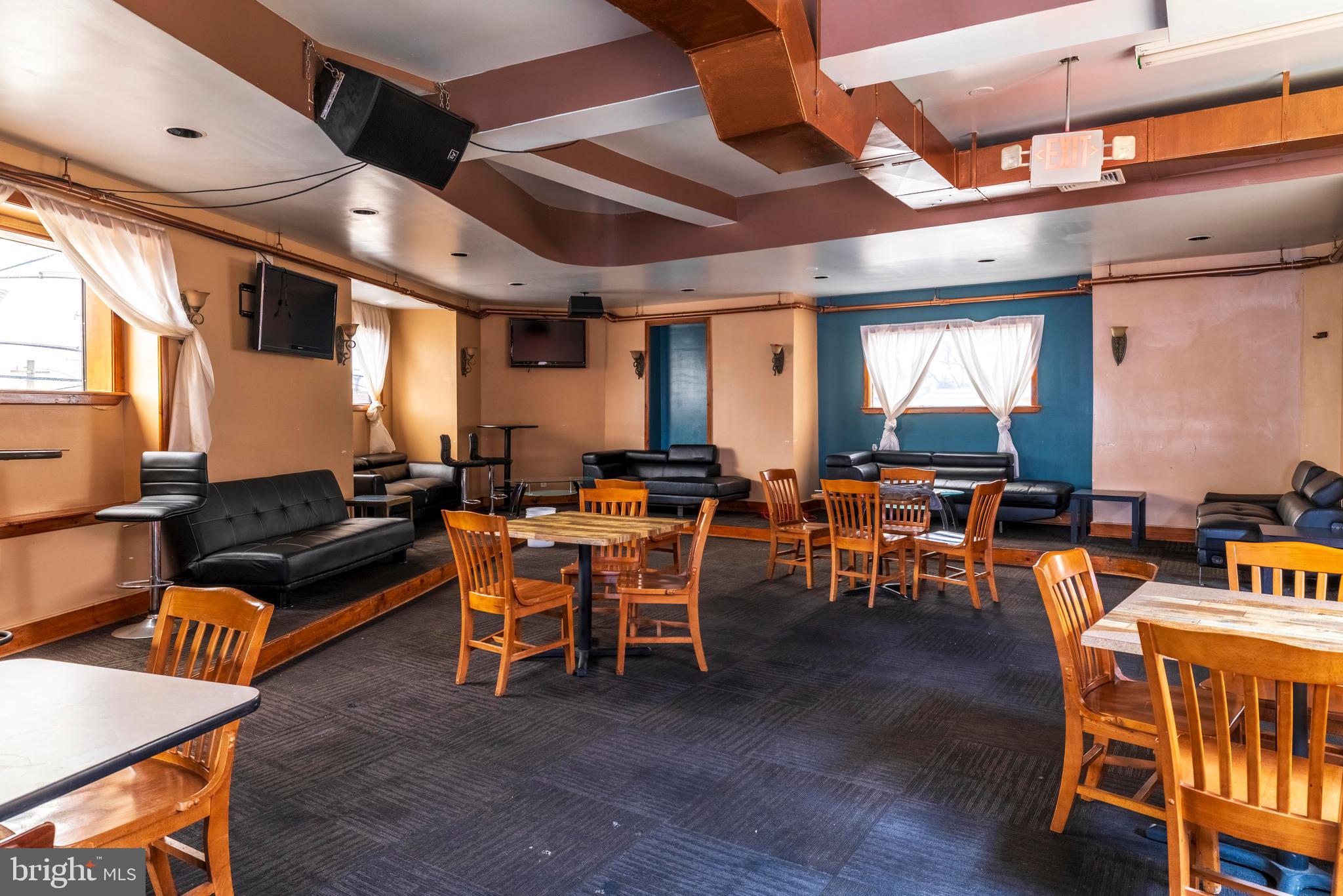 FELTONVILLE - Commercial Sale