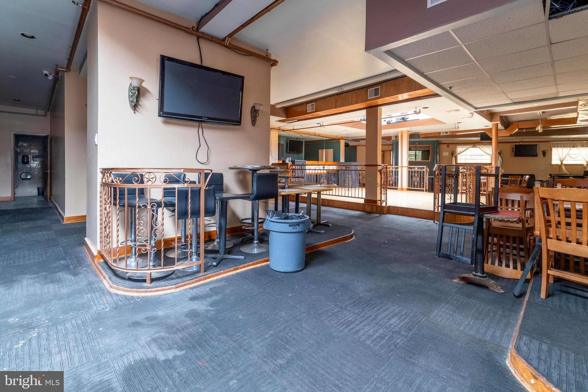 FELTONVILLE - Commercial Sale
