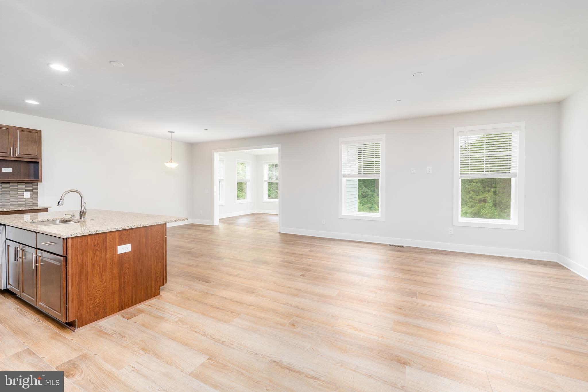 ROLLING KNOLLS - Residential