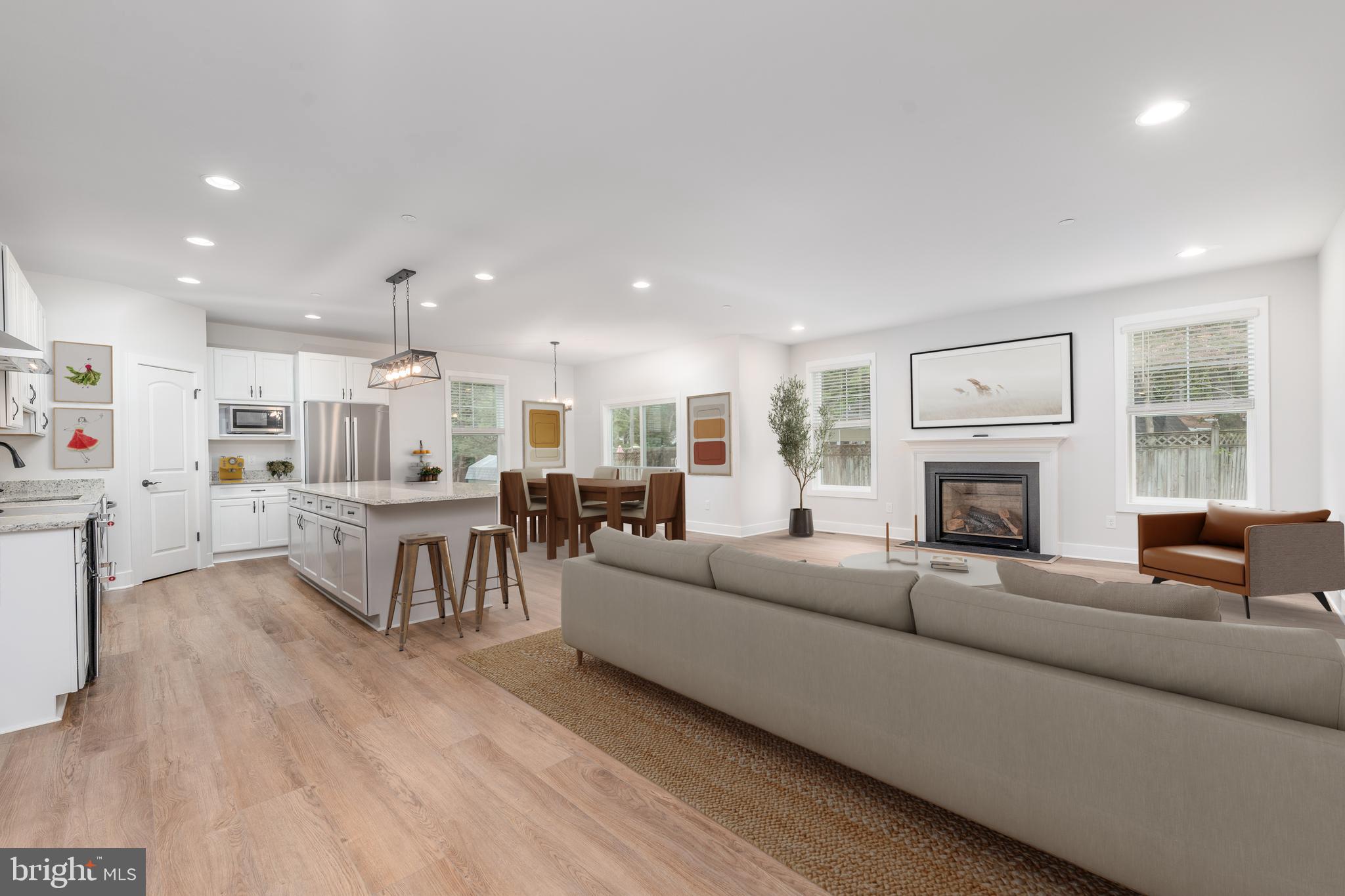 ROLLING KNOLLS - Residential