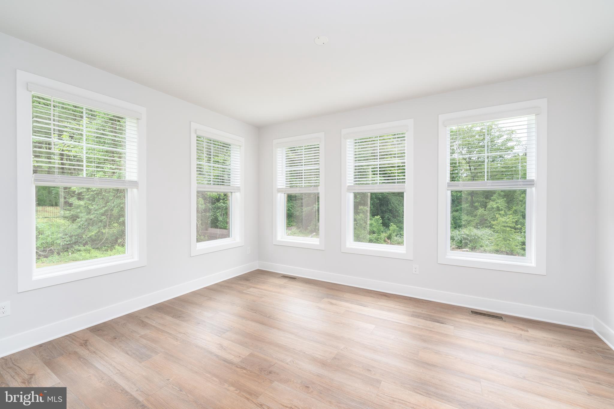 ROLLING KNOLLS - Residential
