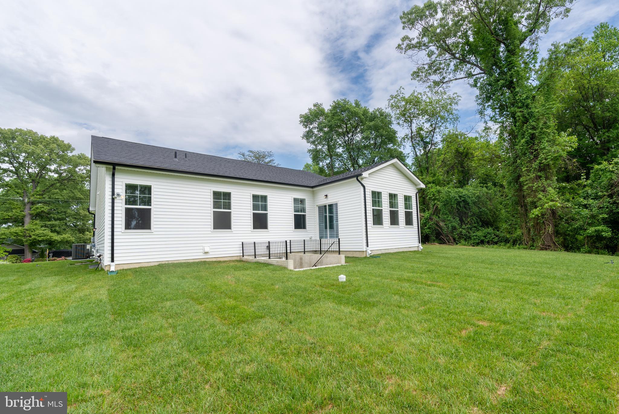 ROLLING KNOLLS - Residential