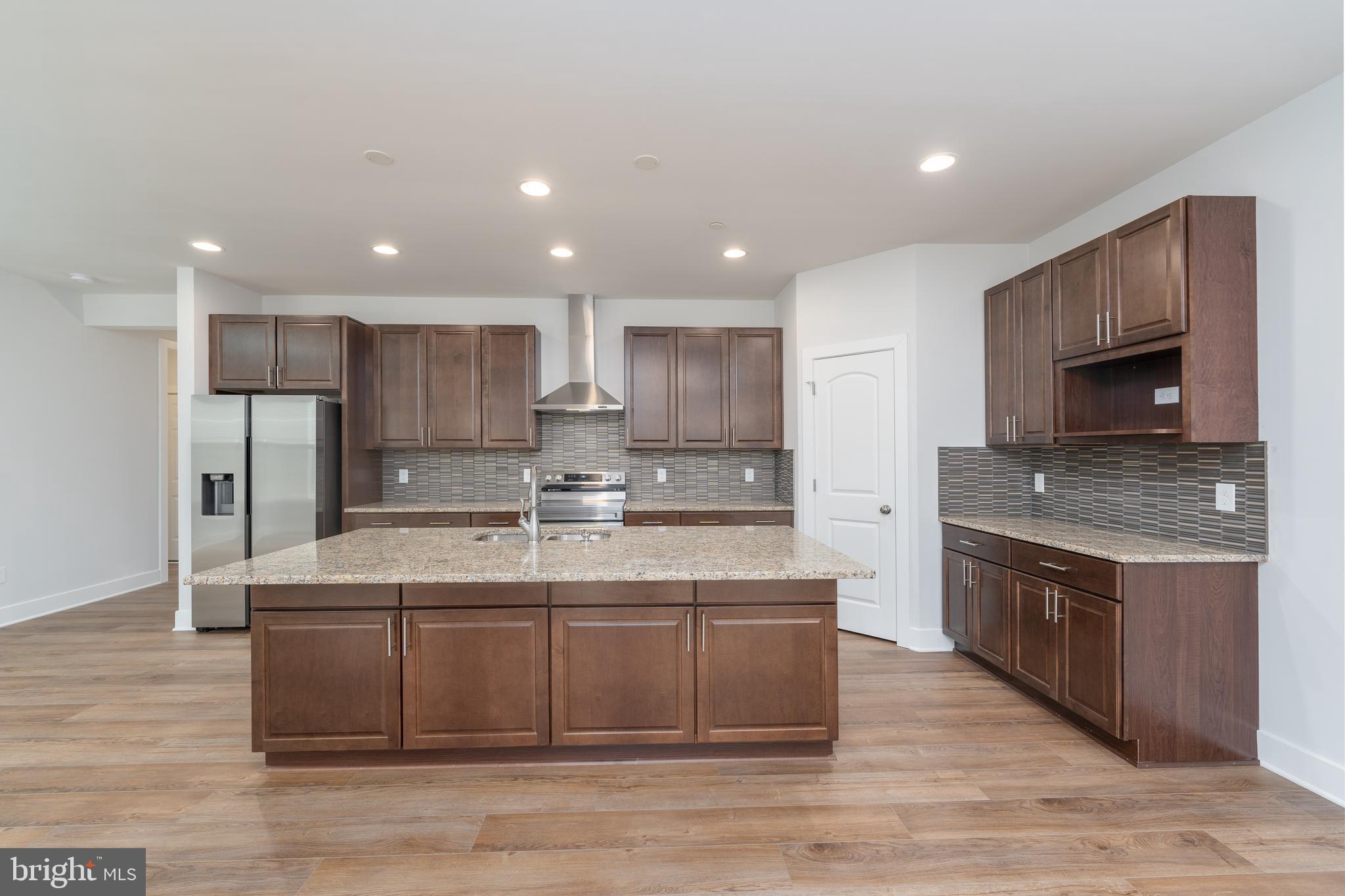 ROLLING KNOLLS - Residential