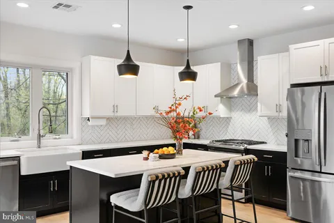 79 Wilson St, Lambertville, NJ MLS: NJHT2003704