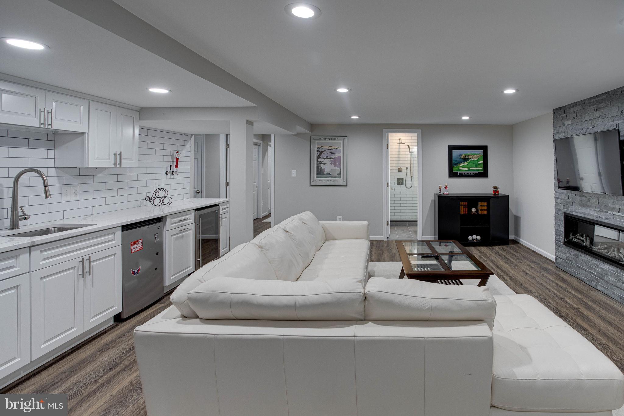 OAKTON MILL ESTATES - Residential