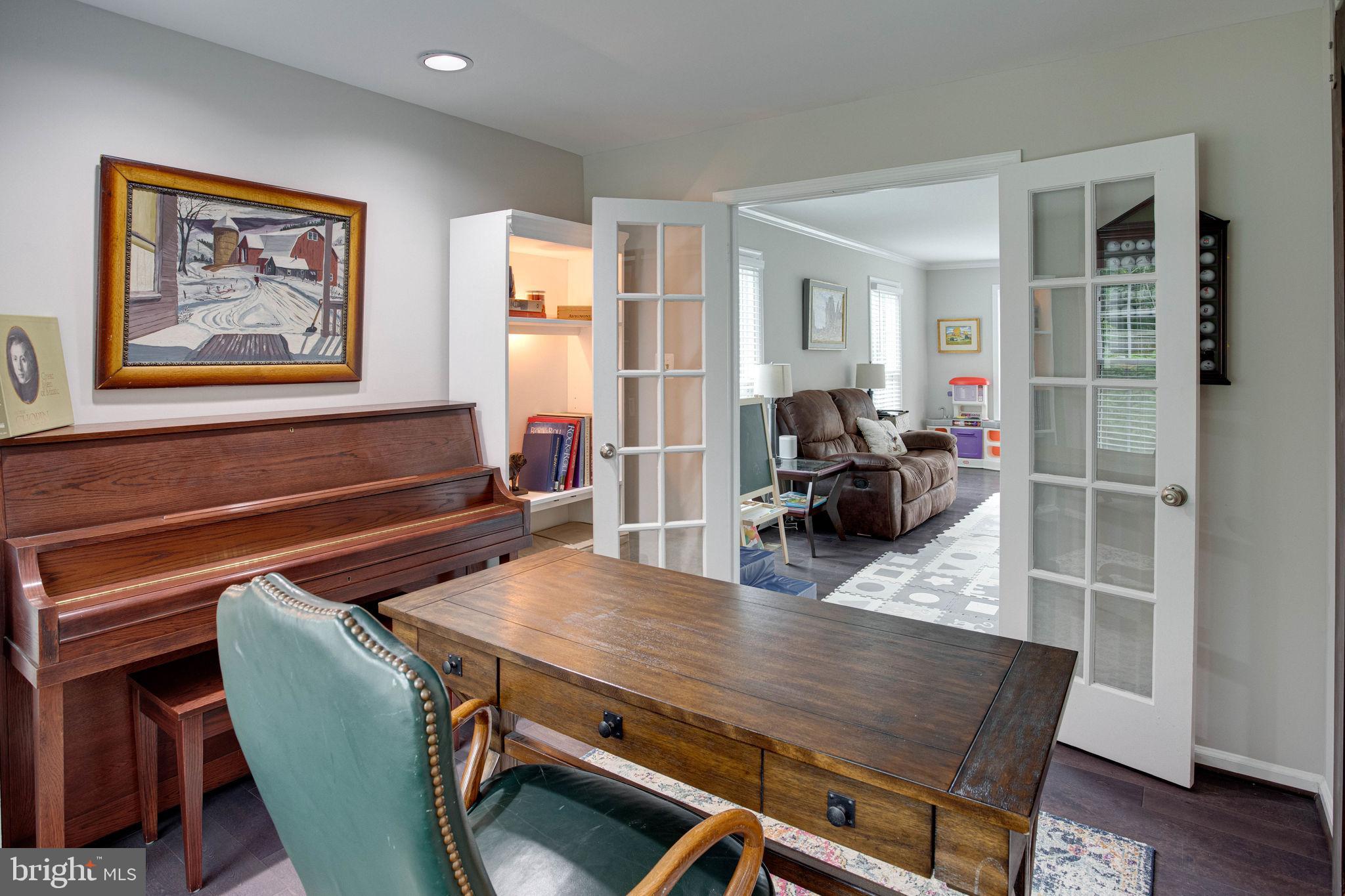 OAKTON MILL ESTATES - Residential