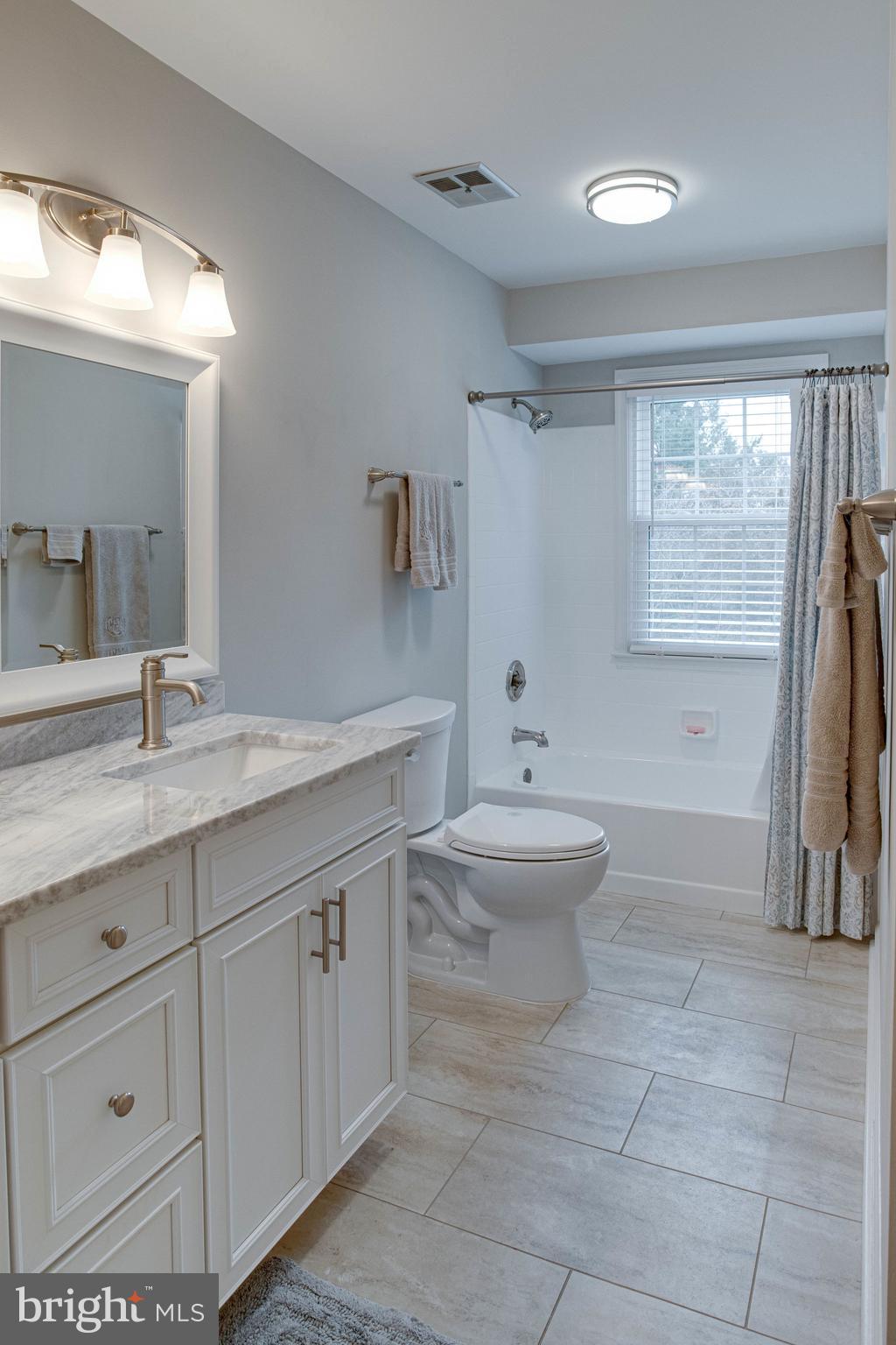 OAKTON MILL ESTATES - Residential