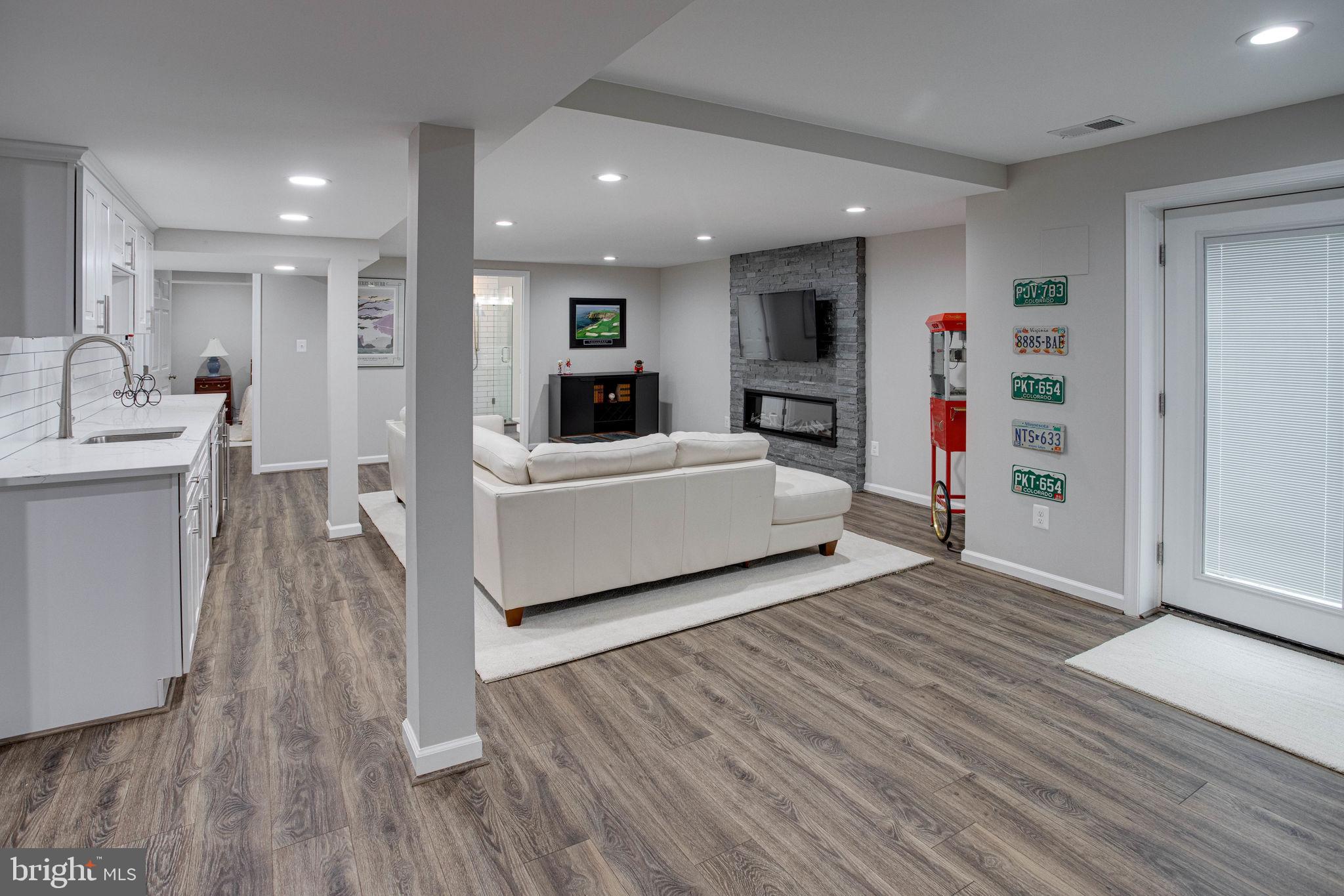 OAKTON MILL ESTATES - Residential