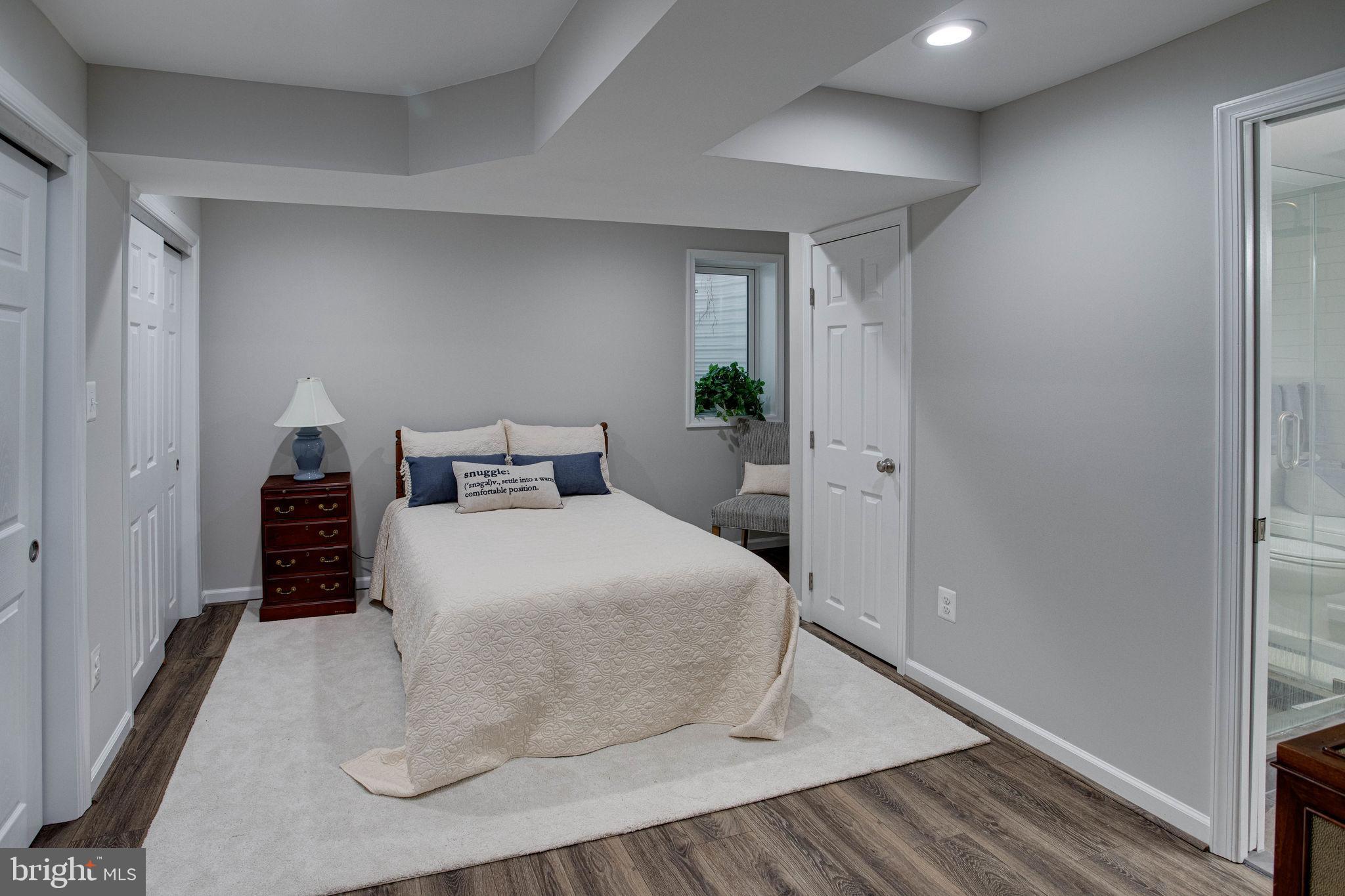 OAKTON MILL ESTATES - Residential