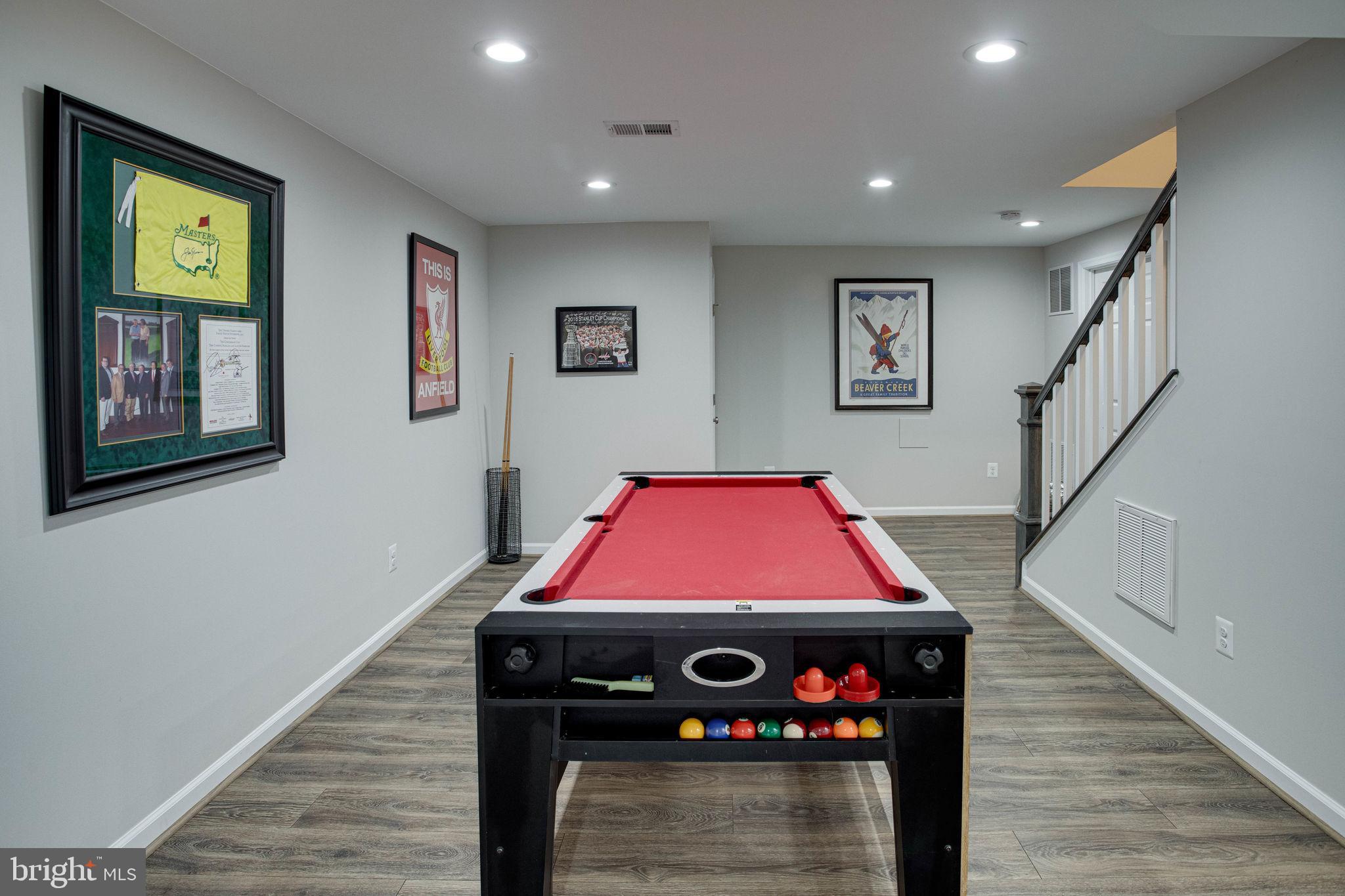 OAKTON MILL ESTATES - Residential