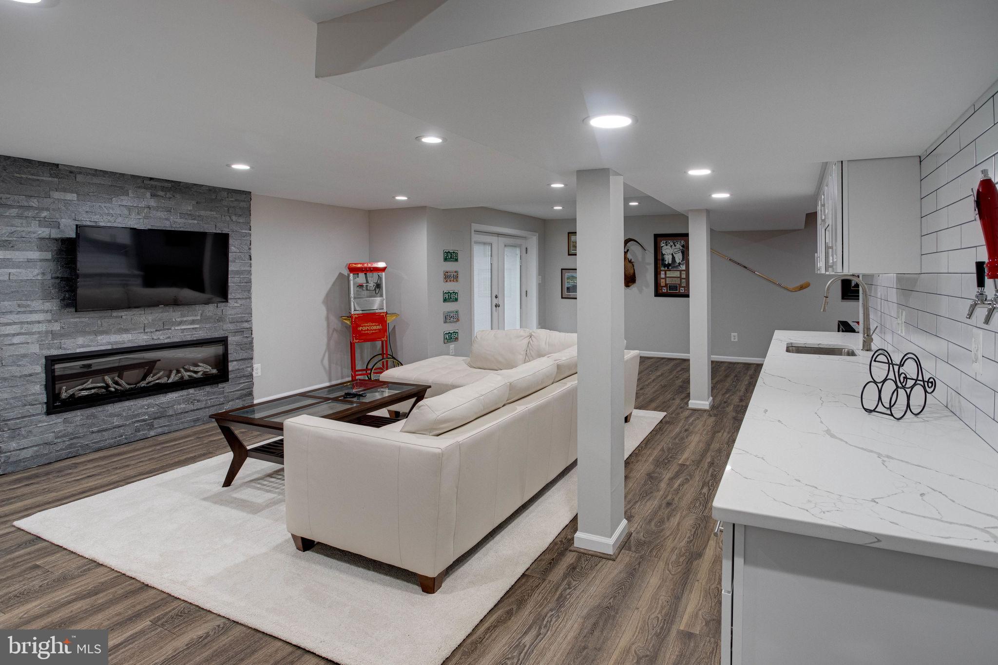 OAKTON MILL ESTATES - Residential