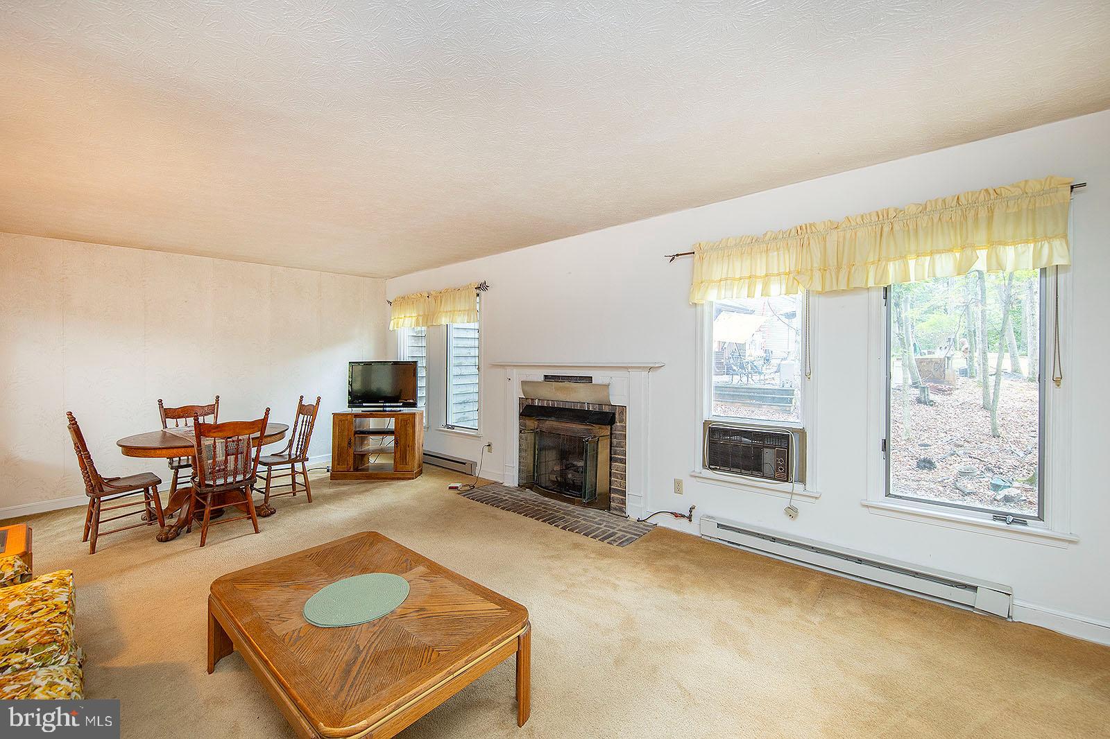 LAKE HOLIDAY ESTATES - Residential