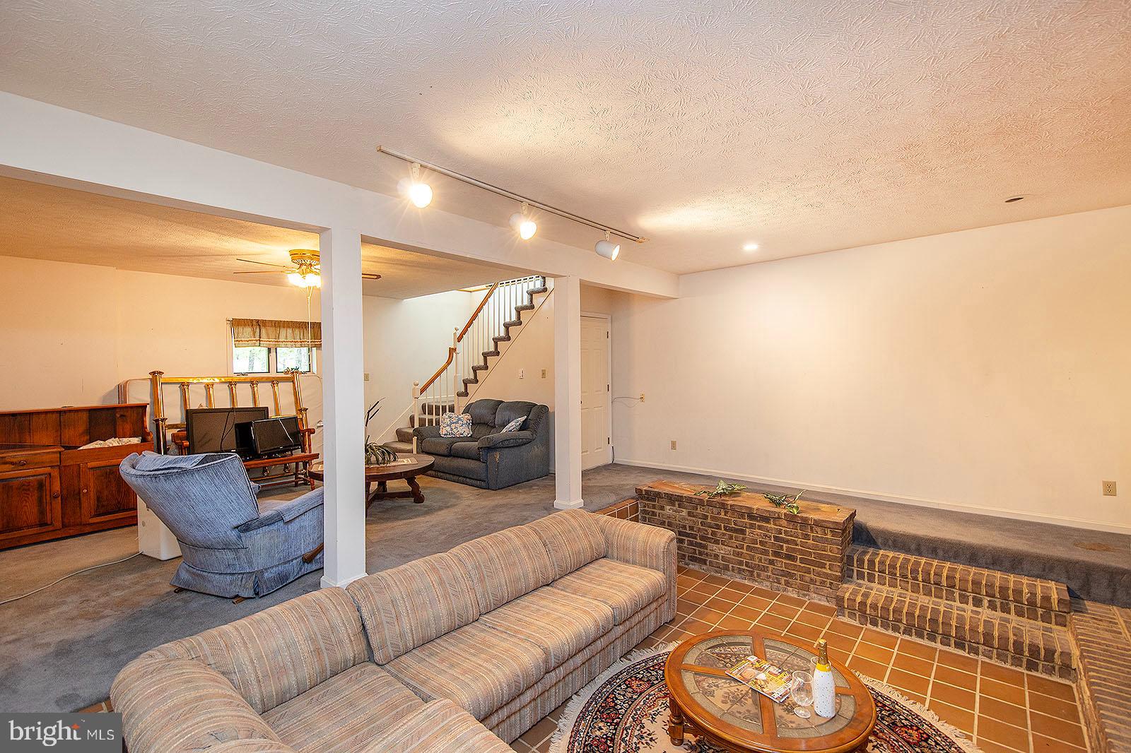 LAKE HOLIDAY ESTATES - Residential