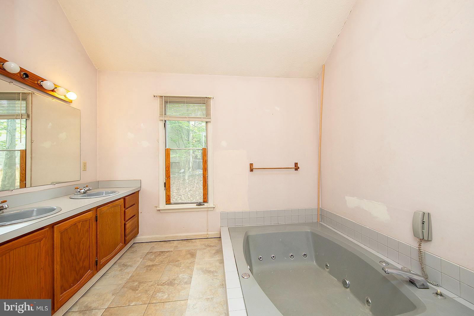 LAKE HOLIDAY ESTATES - Residential