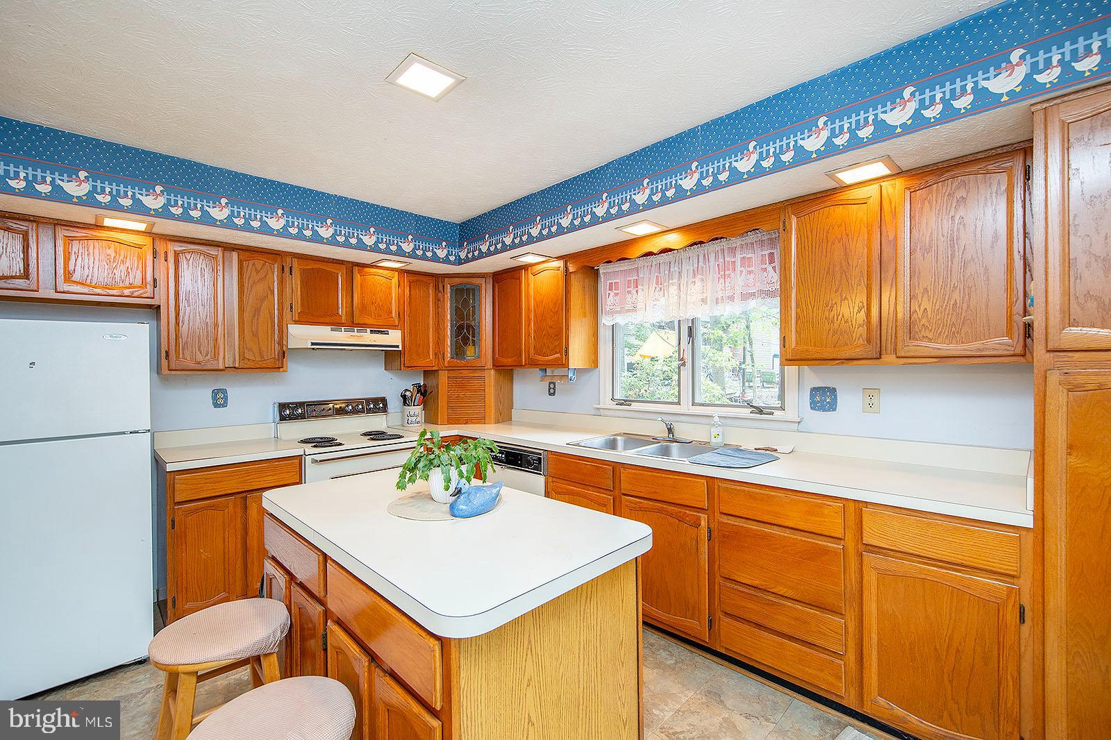 LAKE HOLIDAY ESTATES - Residential