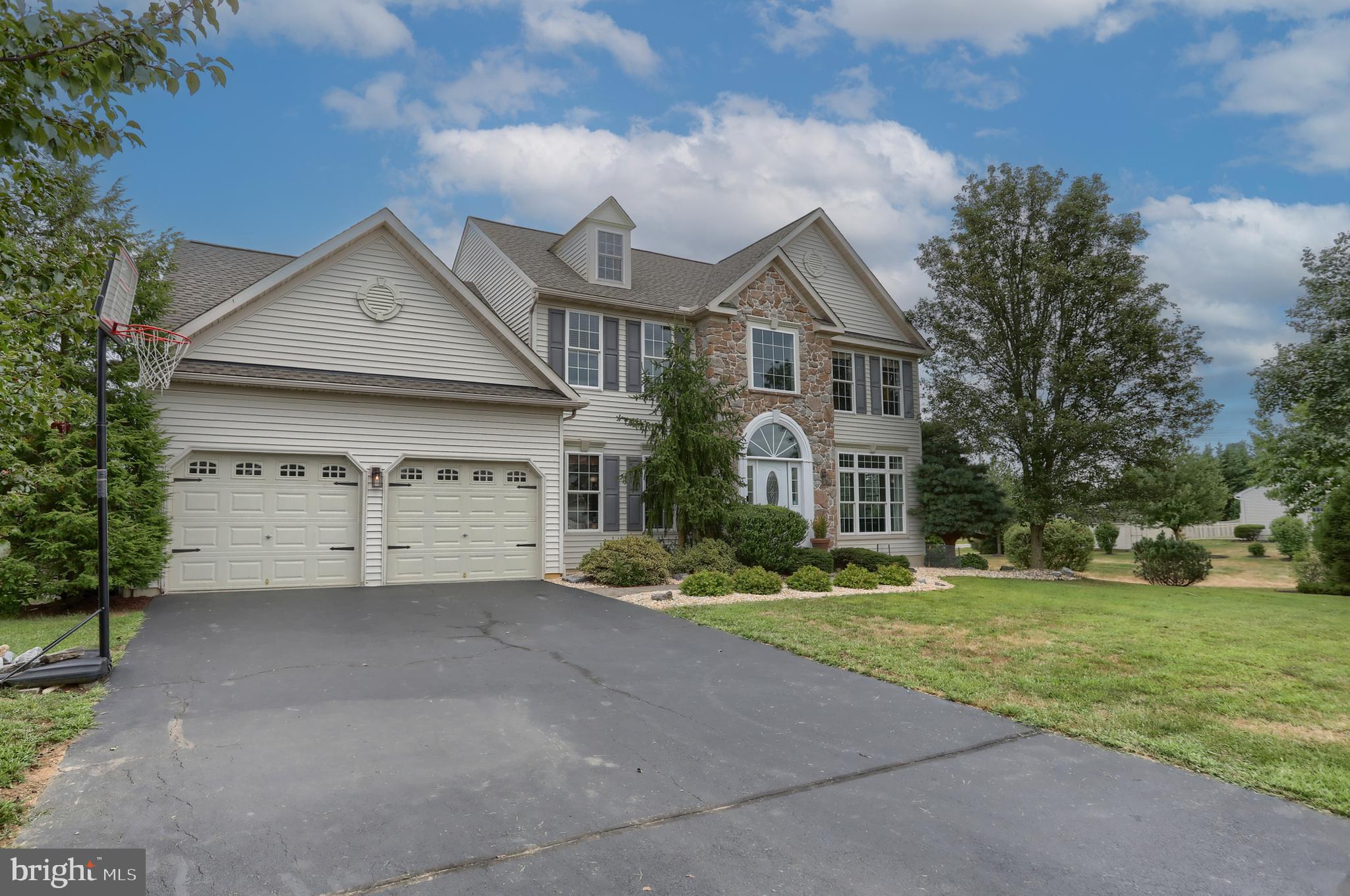 512 SWEETWATER DR