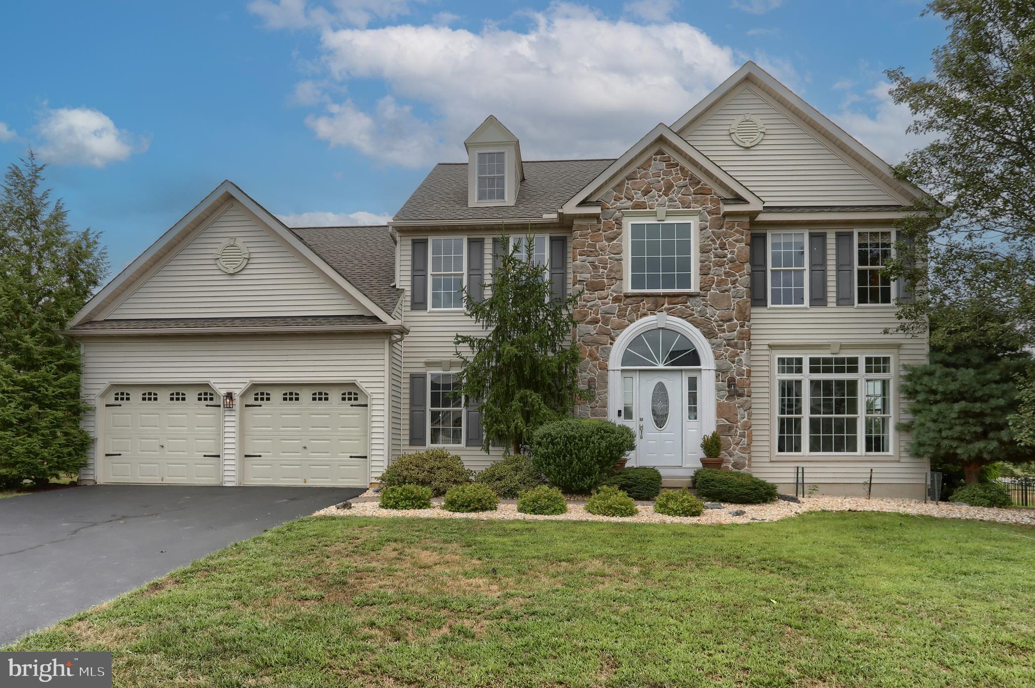 512 SWEETWATER DR