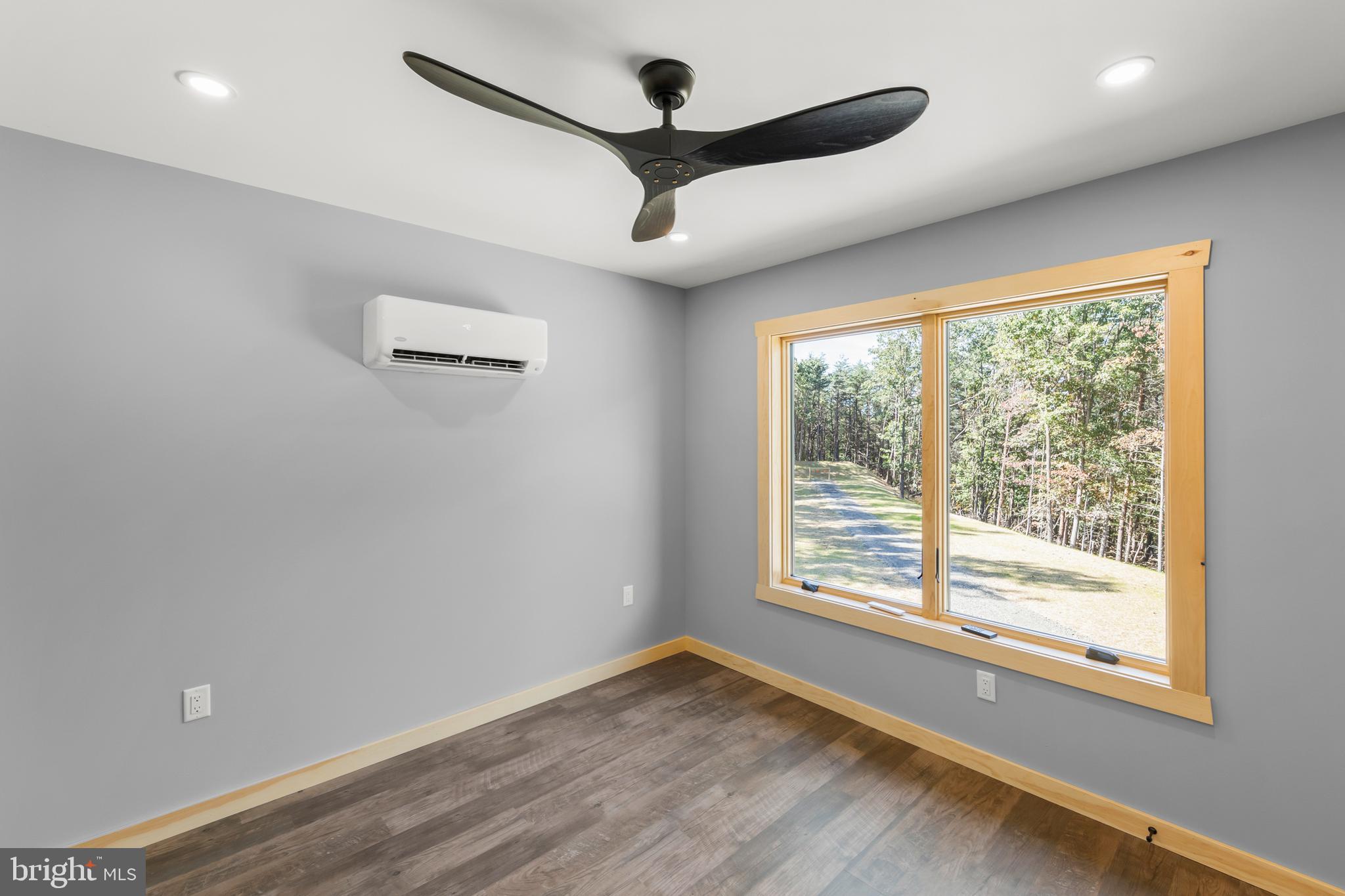 BLUFFS ON THE POTOMAC - Residential