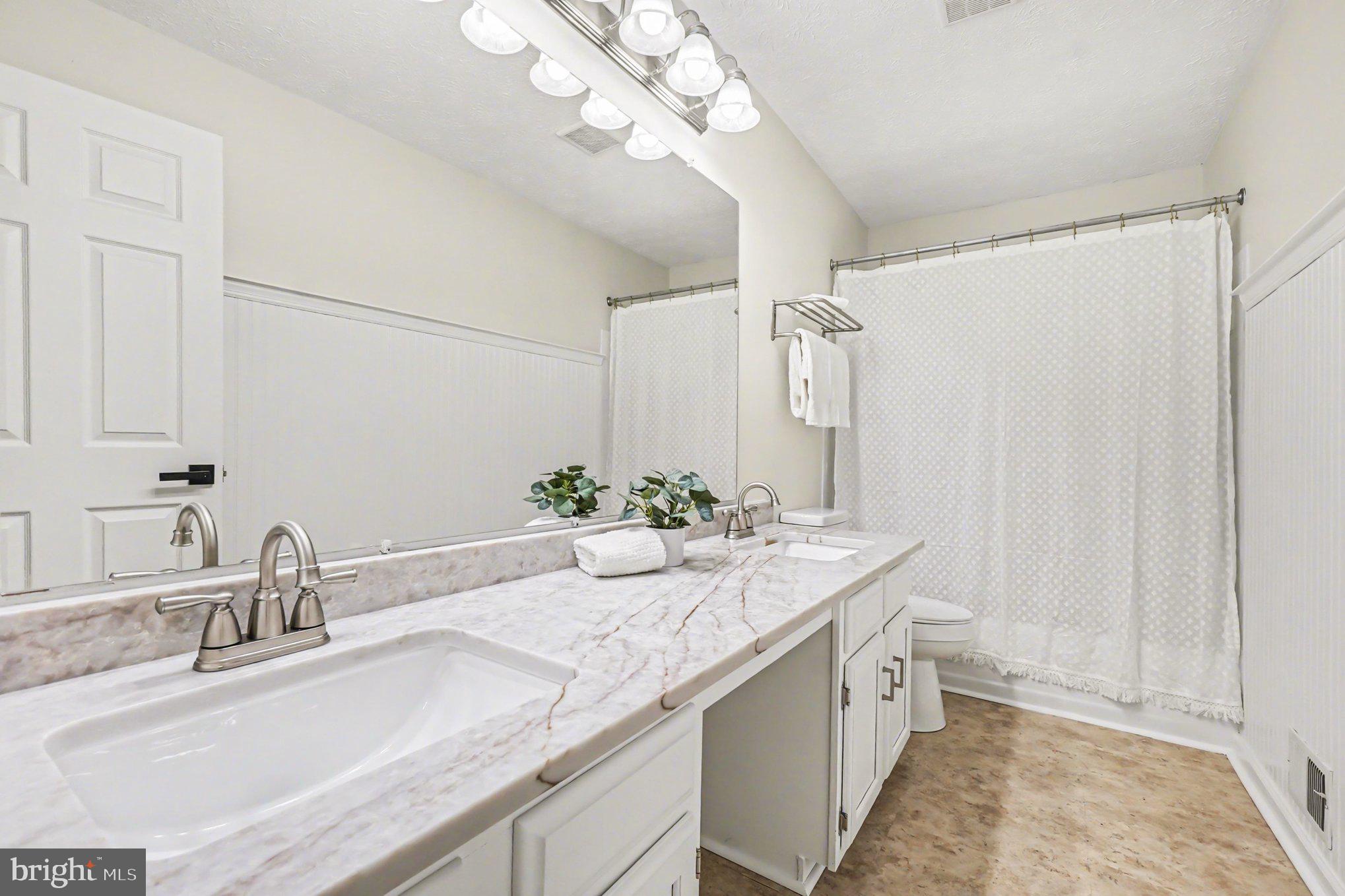 CHESTNUT FARMS - Residential